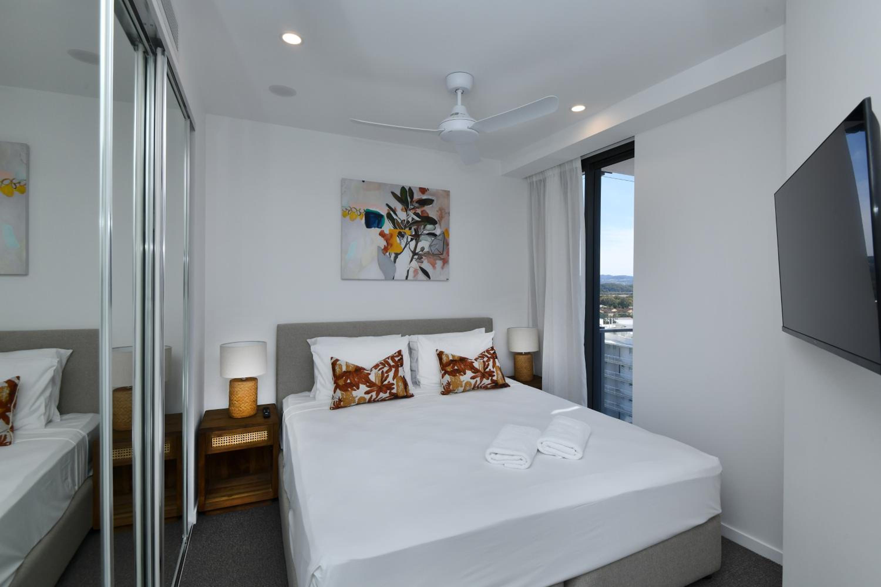2 Bedroom Panoramic High Apartment - Photo 4
