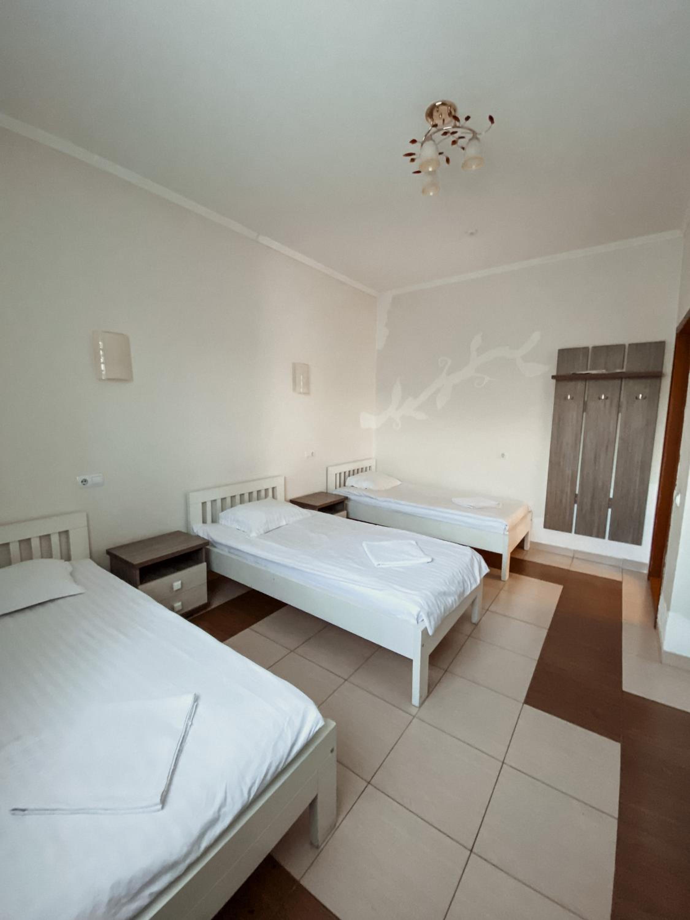 Basic Triple Room photo 1