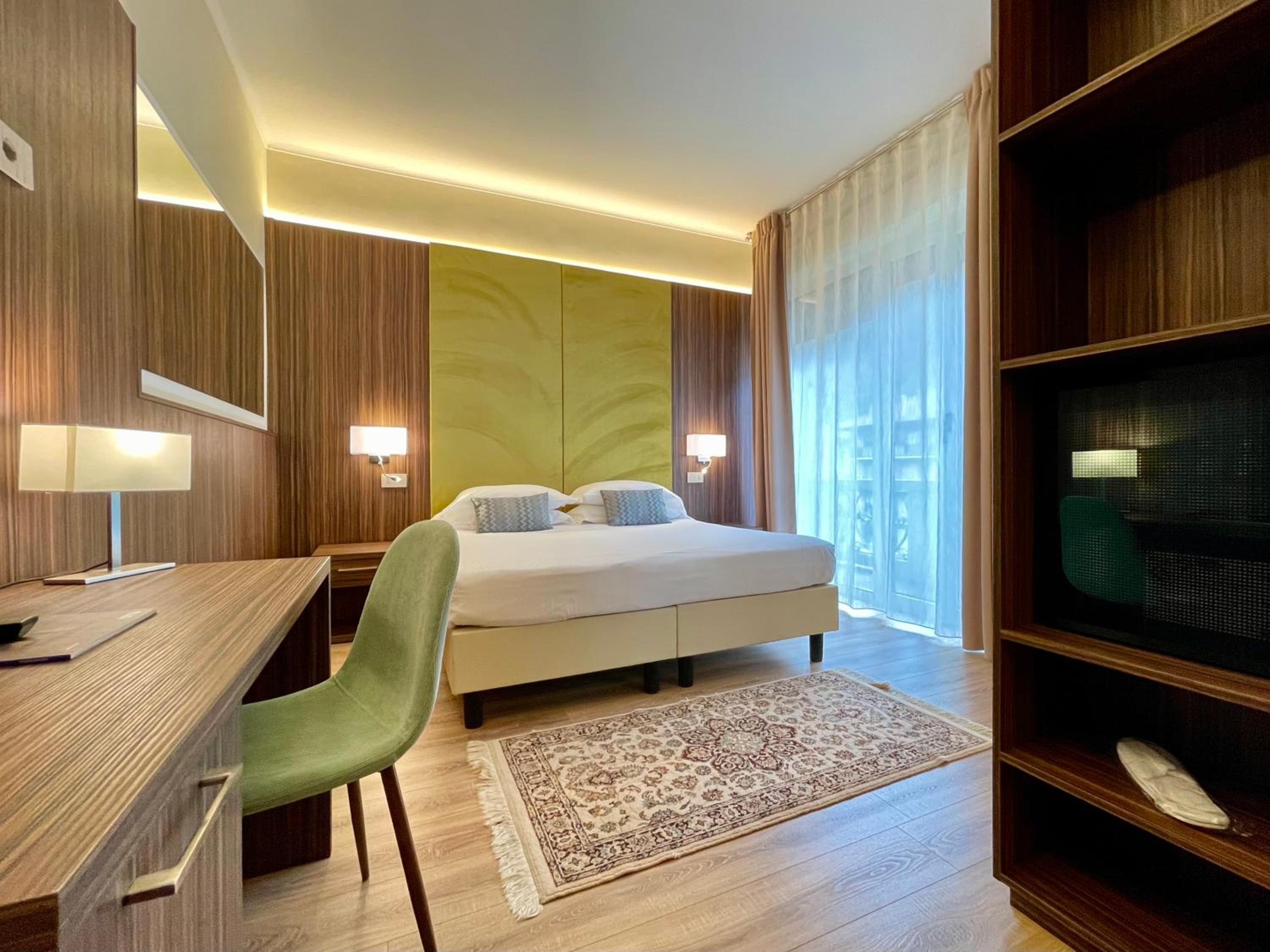Deluxe Room - Photo 1