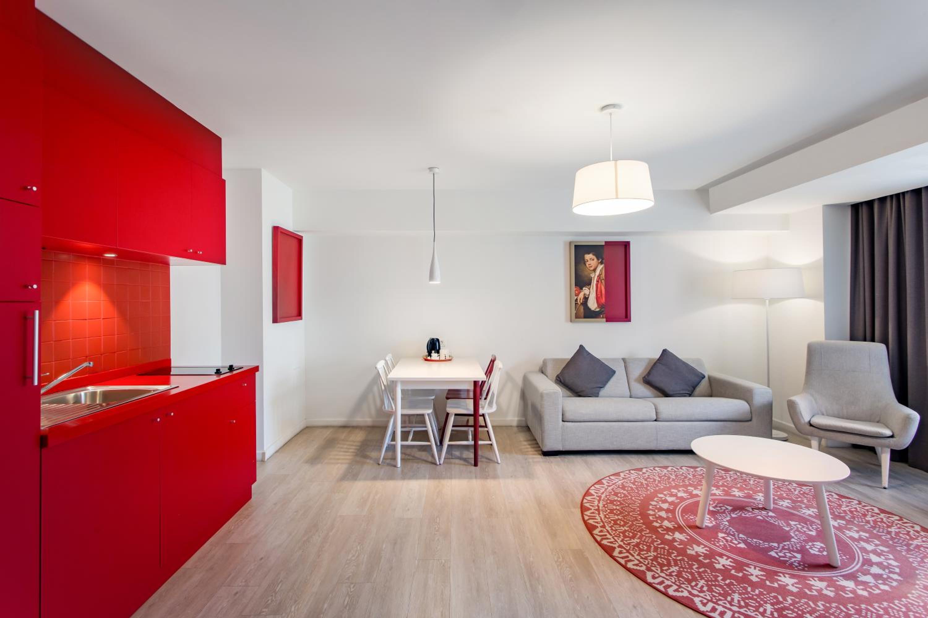 One-Bedroom Apartment - Photo 6