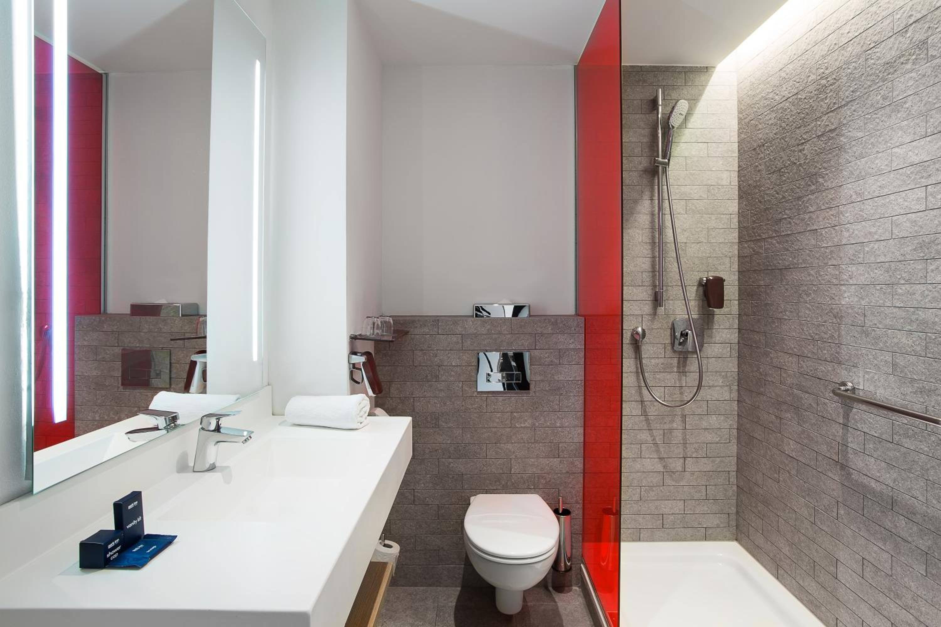 One-Bedroom Apartment - Photo 3