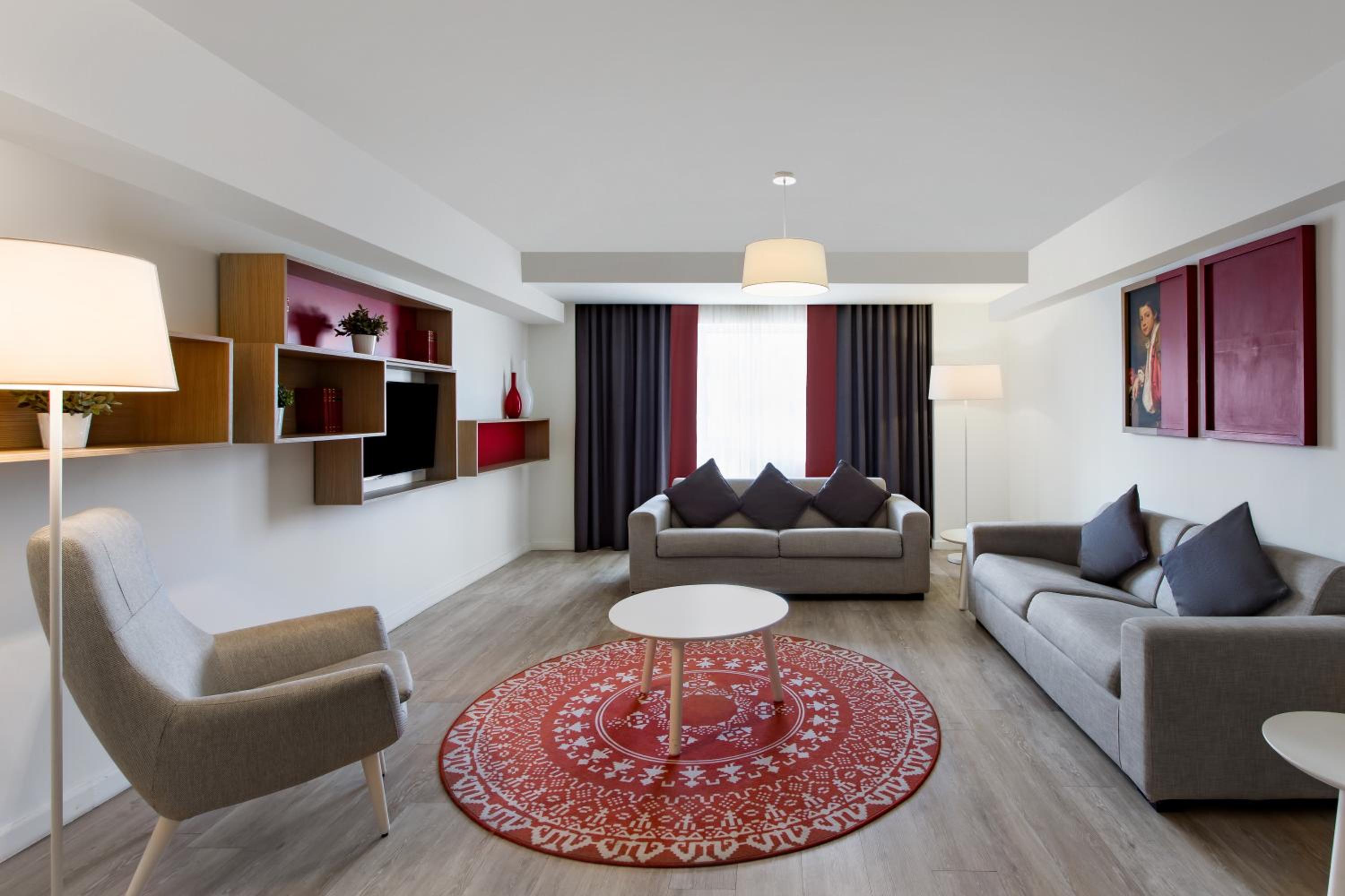 Two-Bedroom Apartment with Balcony - Photo 4