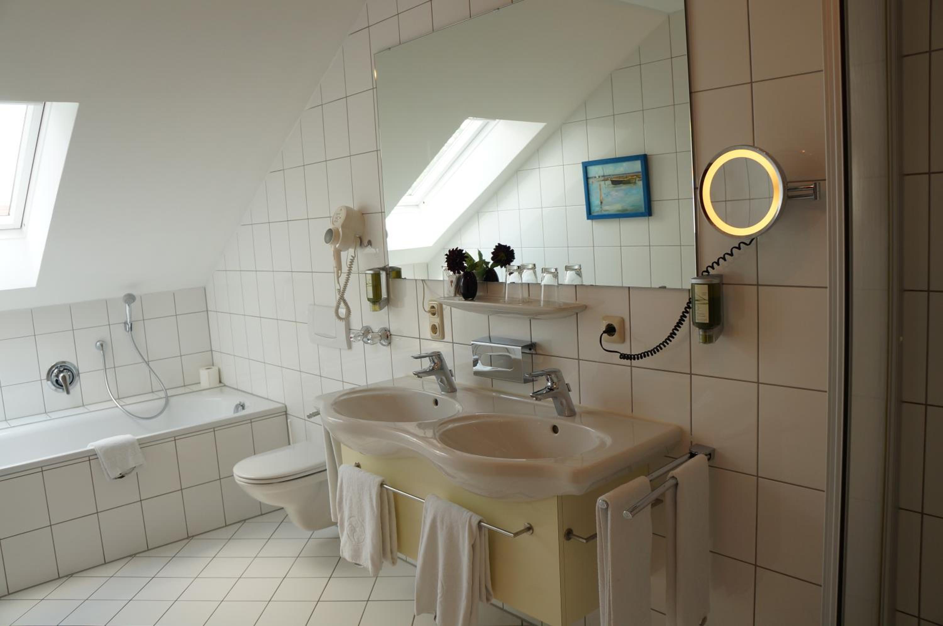 Suite - Photo 3