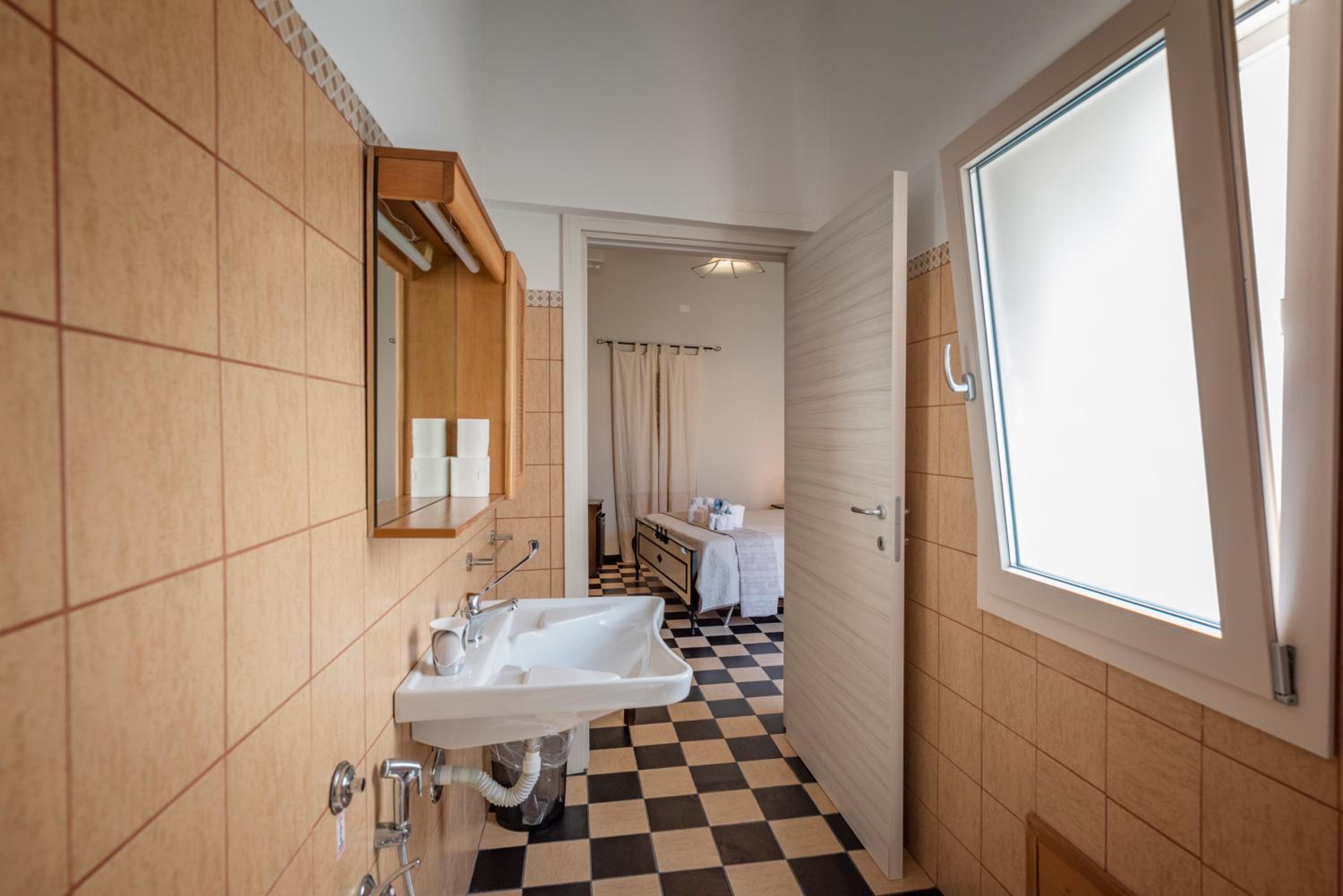 Double Room - Disability Access photo 3