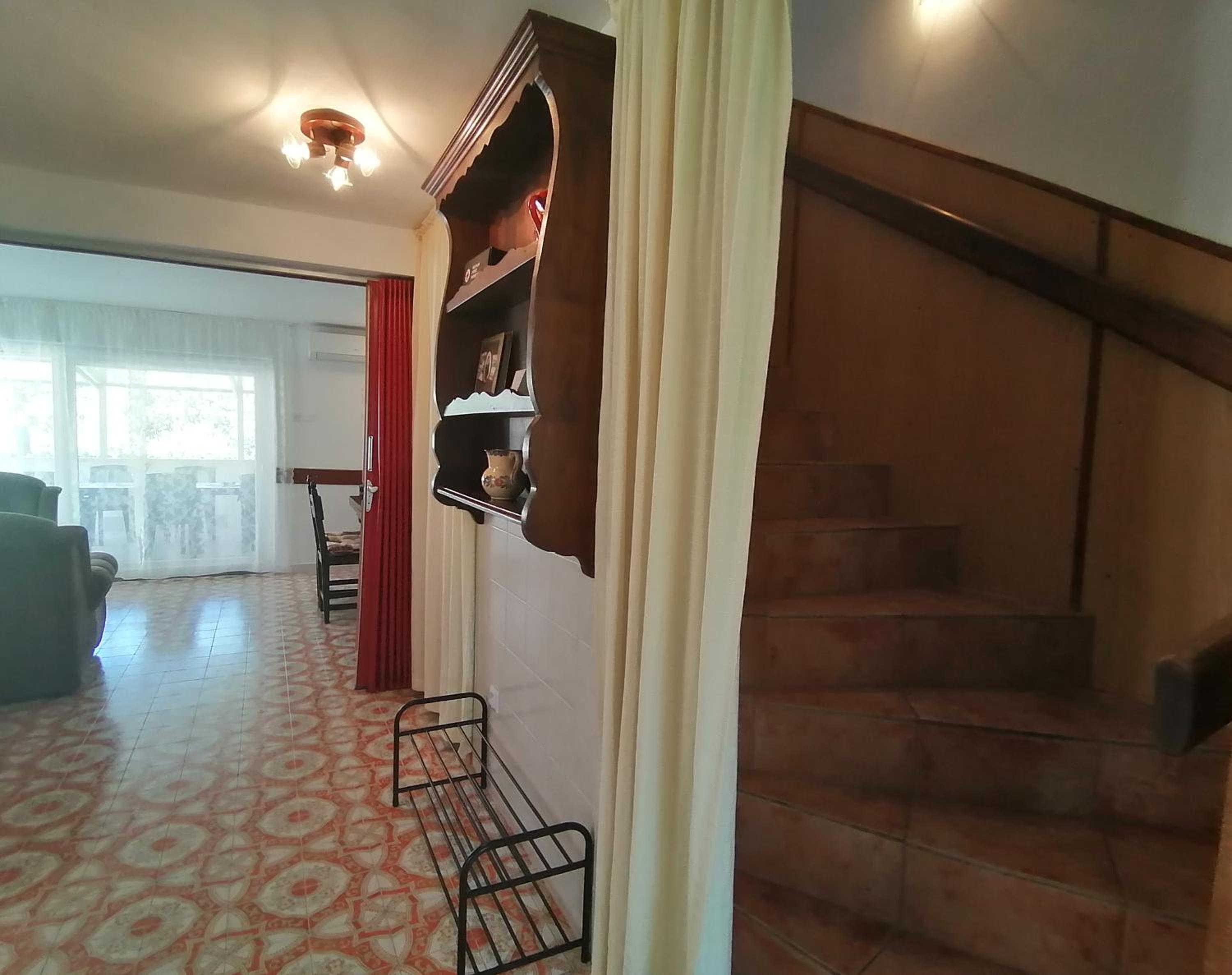 Five-Bedroom House photo 1