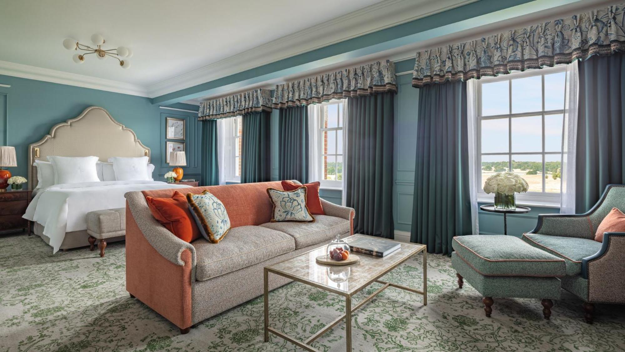 Oliver King Parlor Room