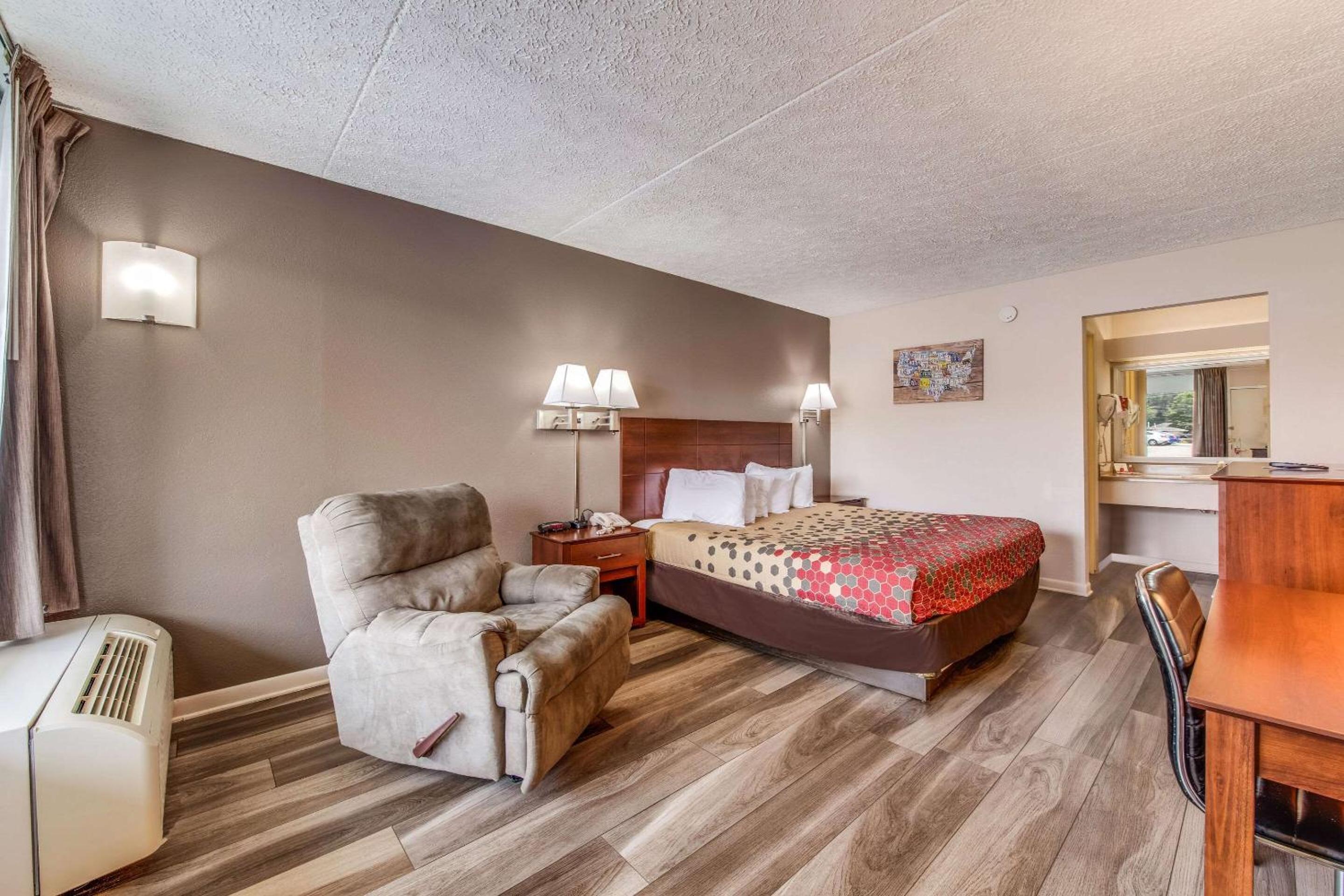 King Room - Non-Smoking - Photo 1