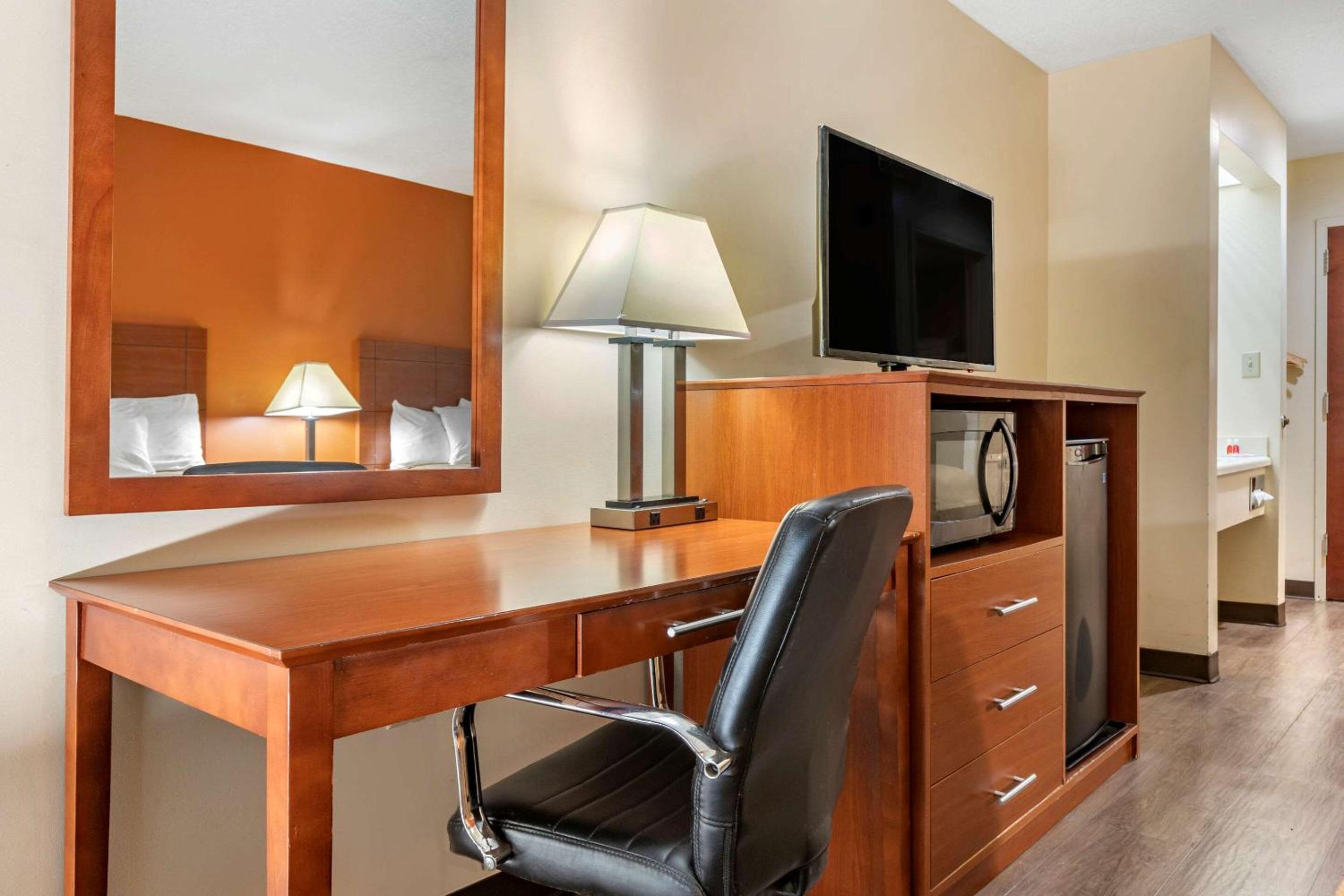 Double Room with Two Double Beds - Non-Smoking - Photo 6