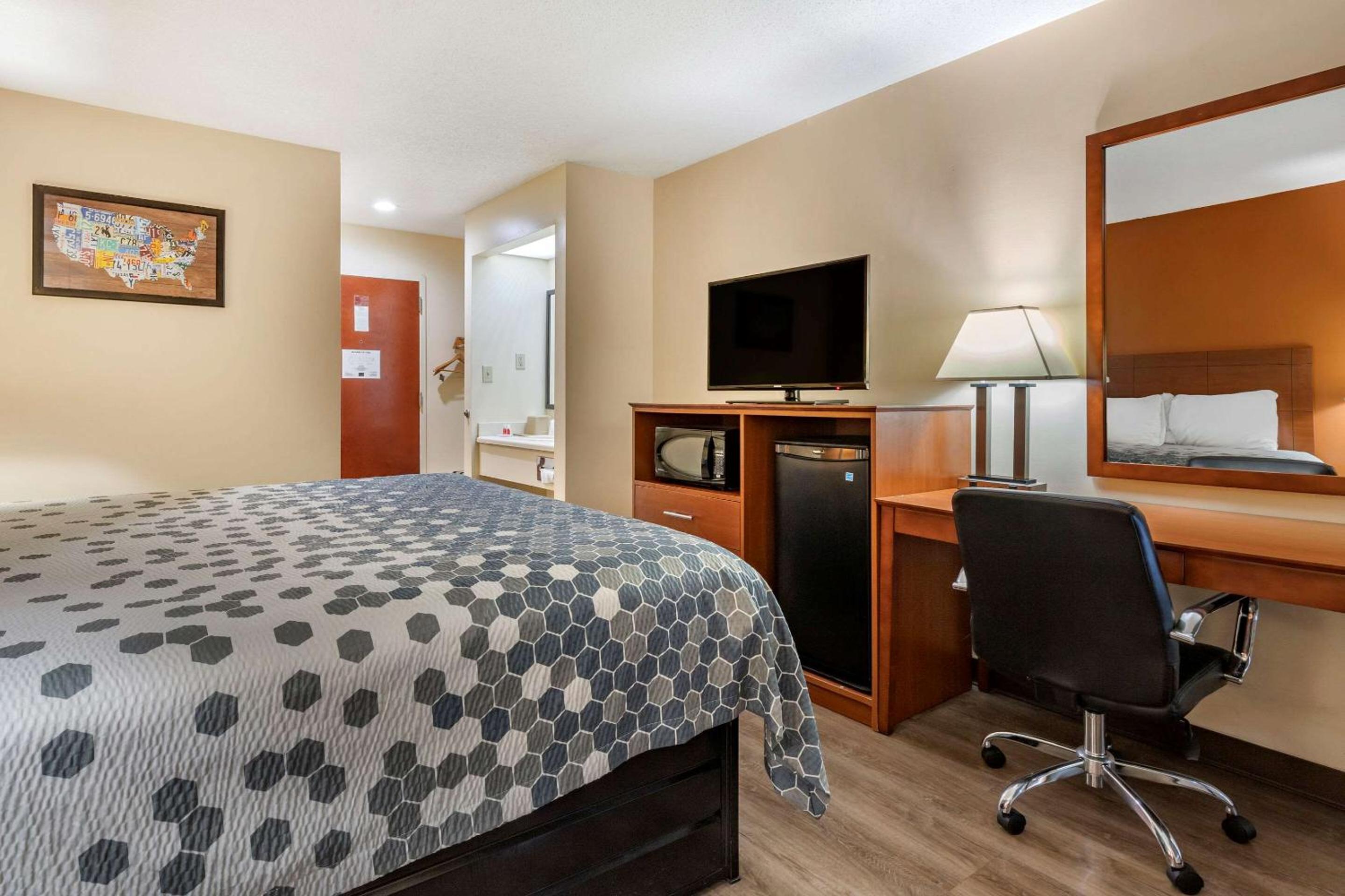 King Room - Non-Smoking - Photo 6