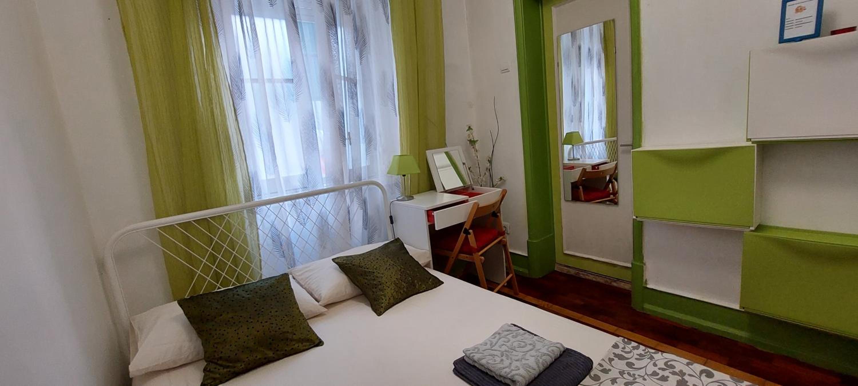 Double Room with Private Bathroom - Photo 11