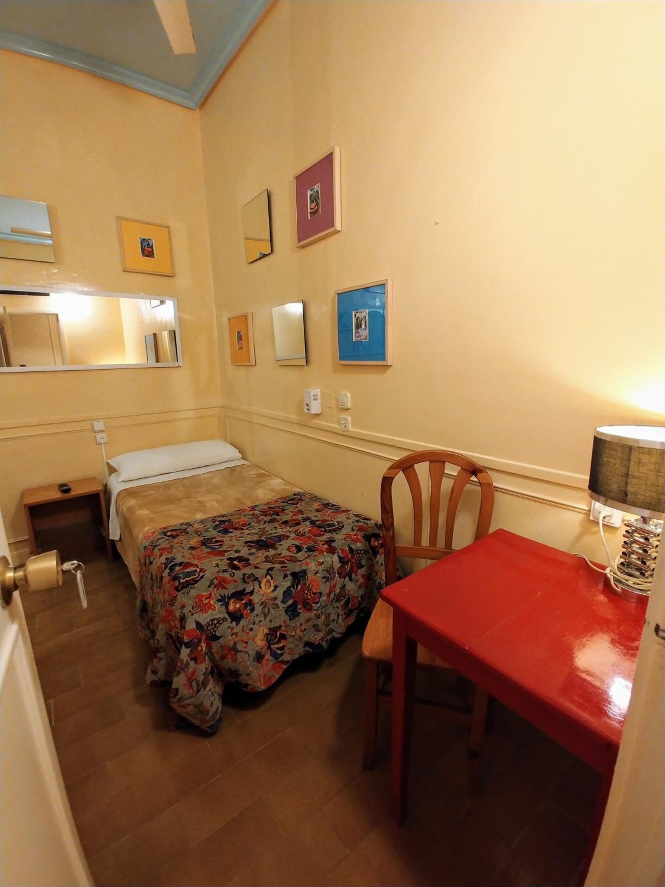 Single Room with Shared Bathroom
