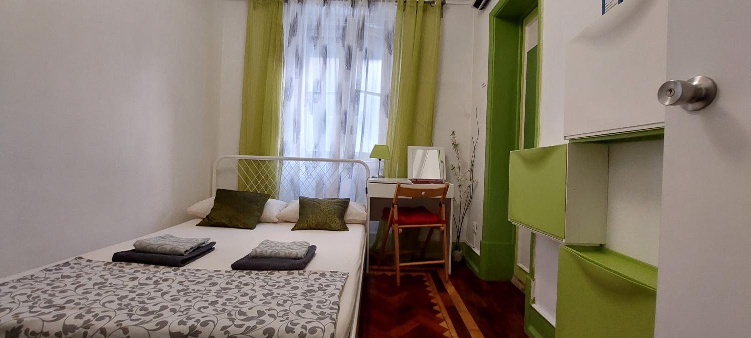 Double Room with Private Bathroom - Photo 12