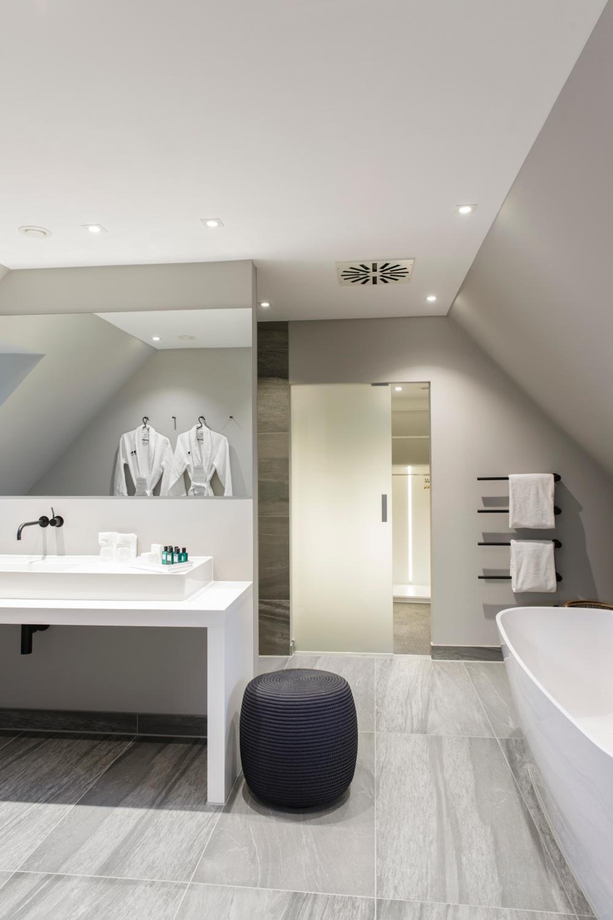 Suite 500 - Photo 5