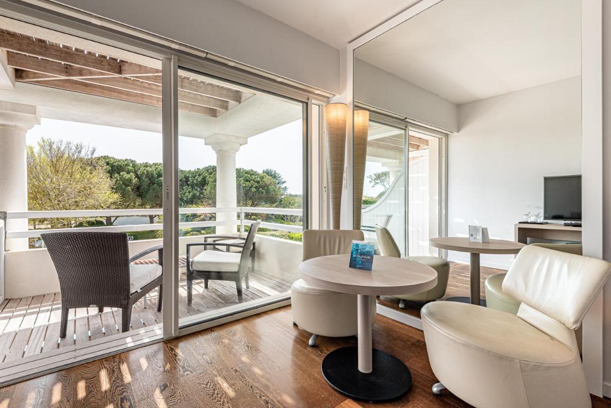 Superior Double Room with Park View photo 2