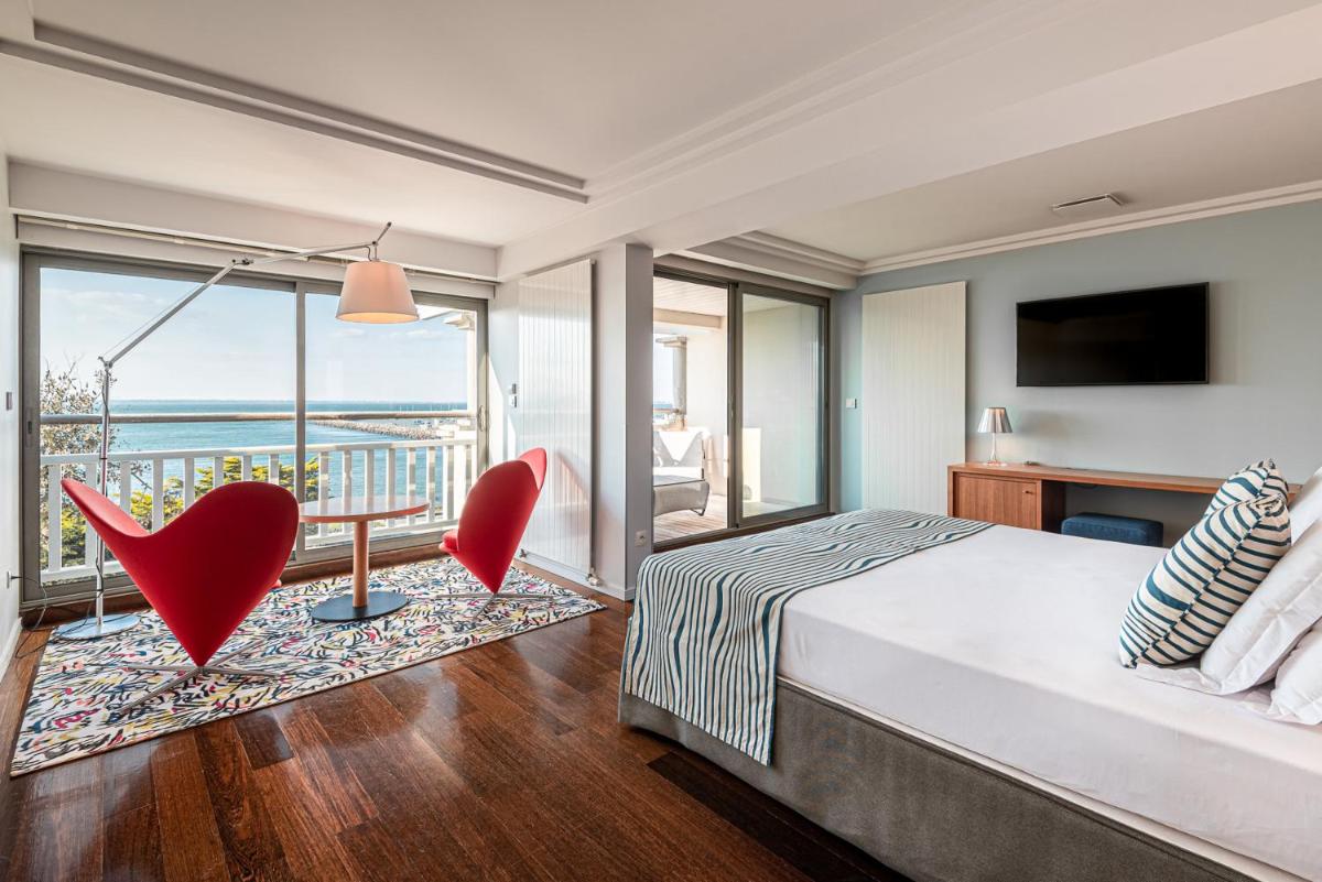 Deluxe Junior Suite with Sea View photo 3