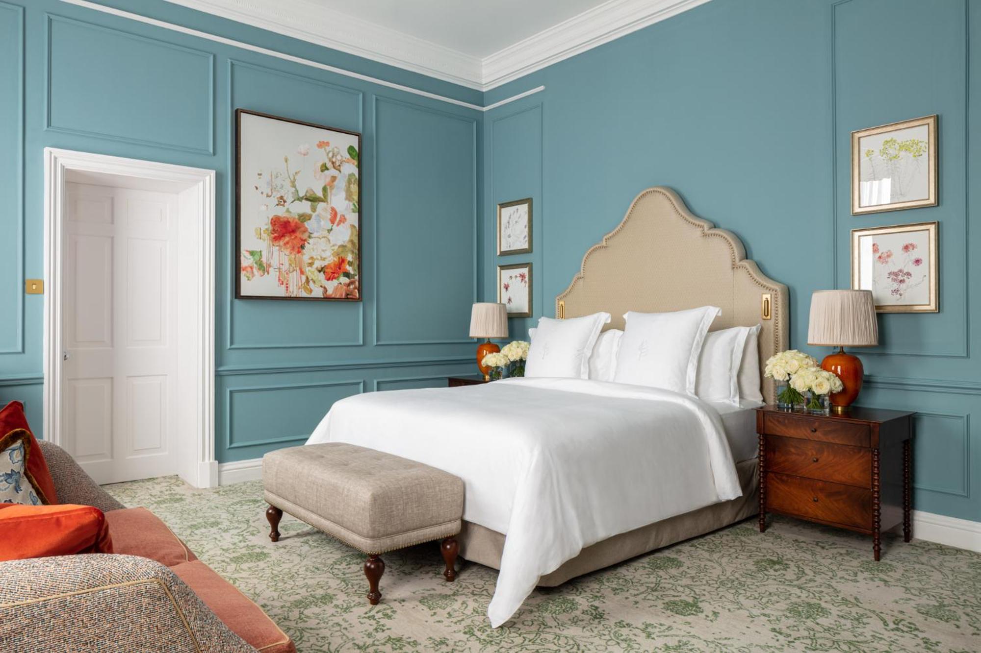 Manor Room with one king bed