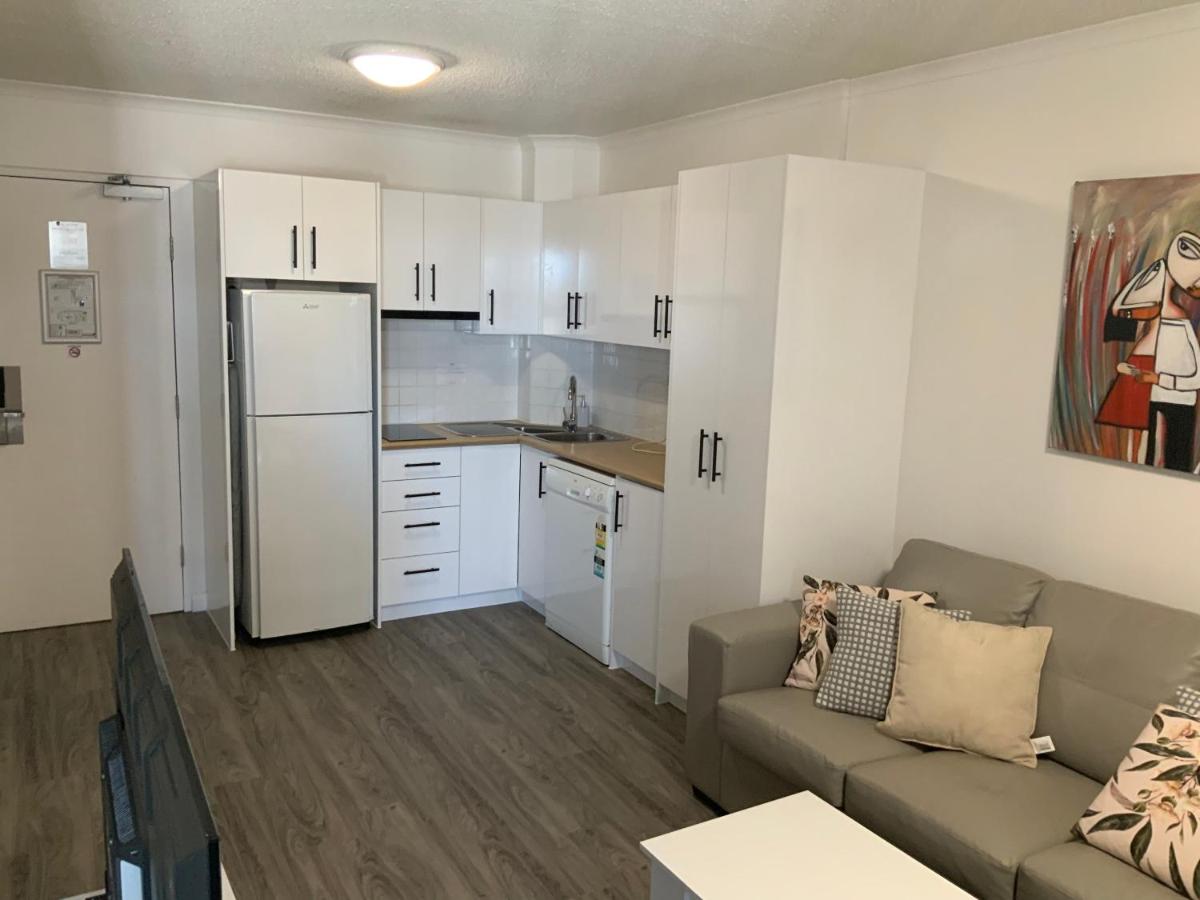 Deluxe One-Bedroom Apartment - 305
