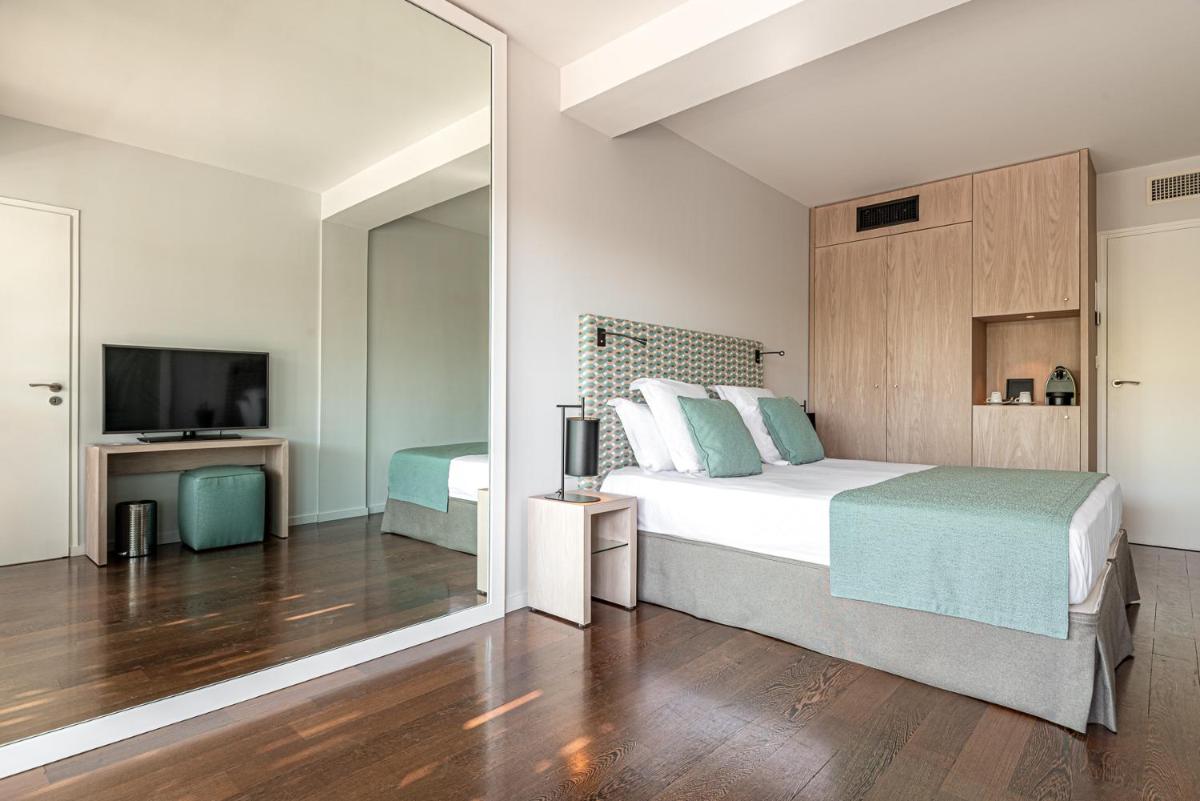 Superior Triple Room with Park View photo 2
