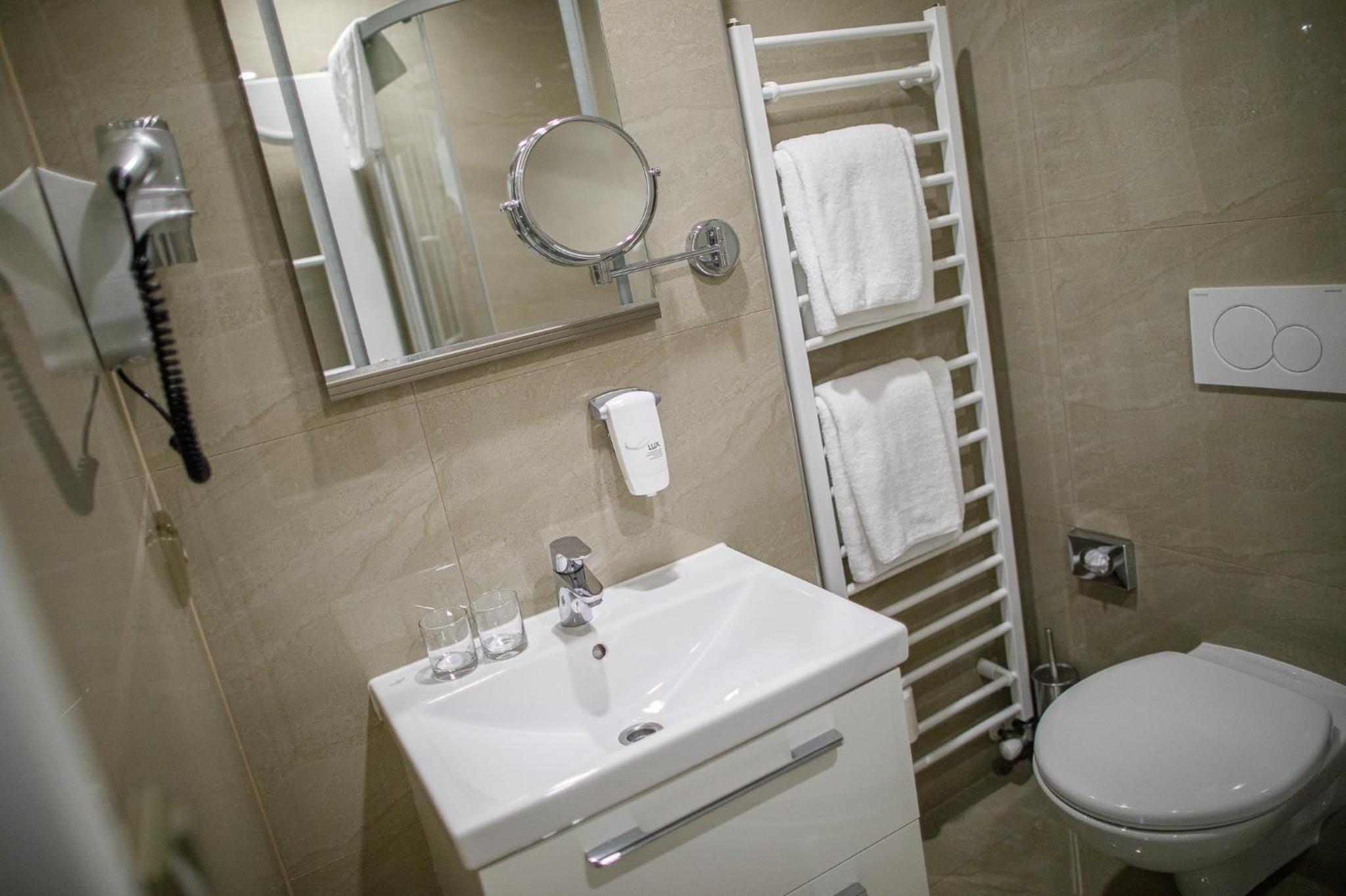 Double Room - Photo 19