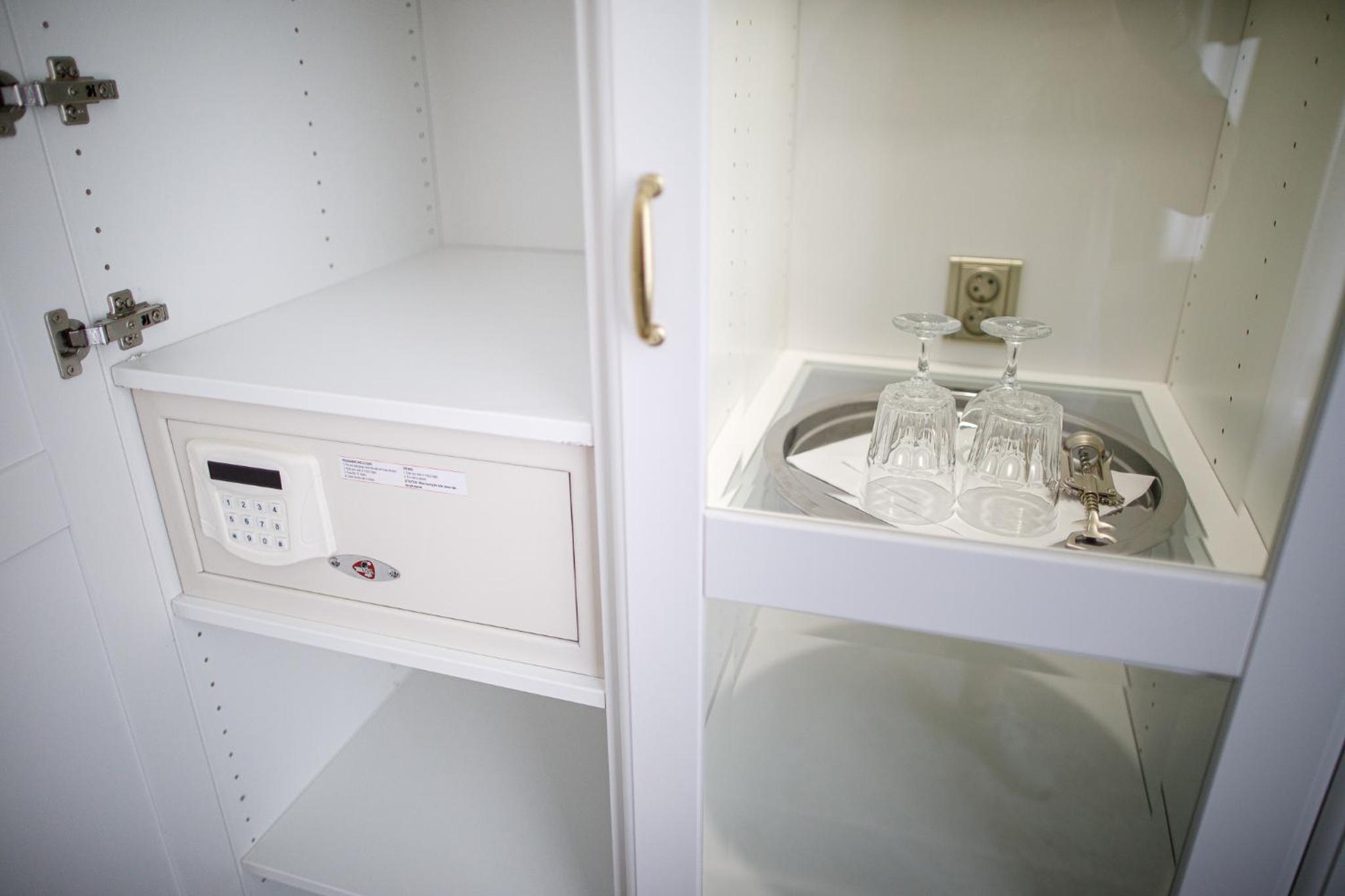 Double Room - Photo 17