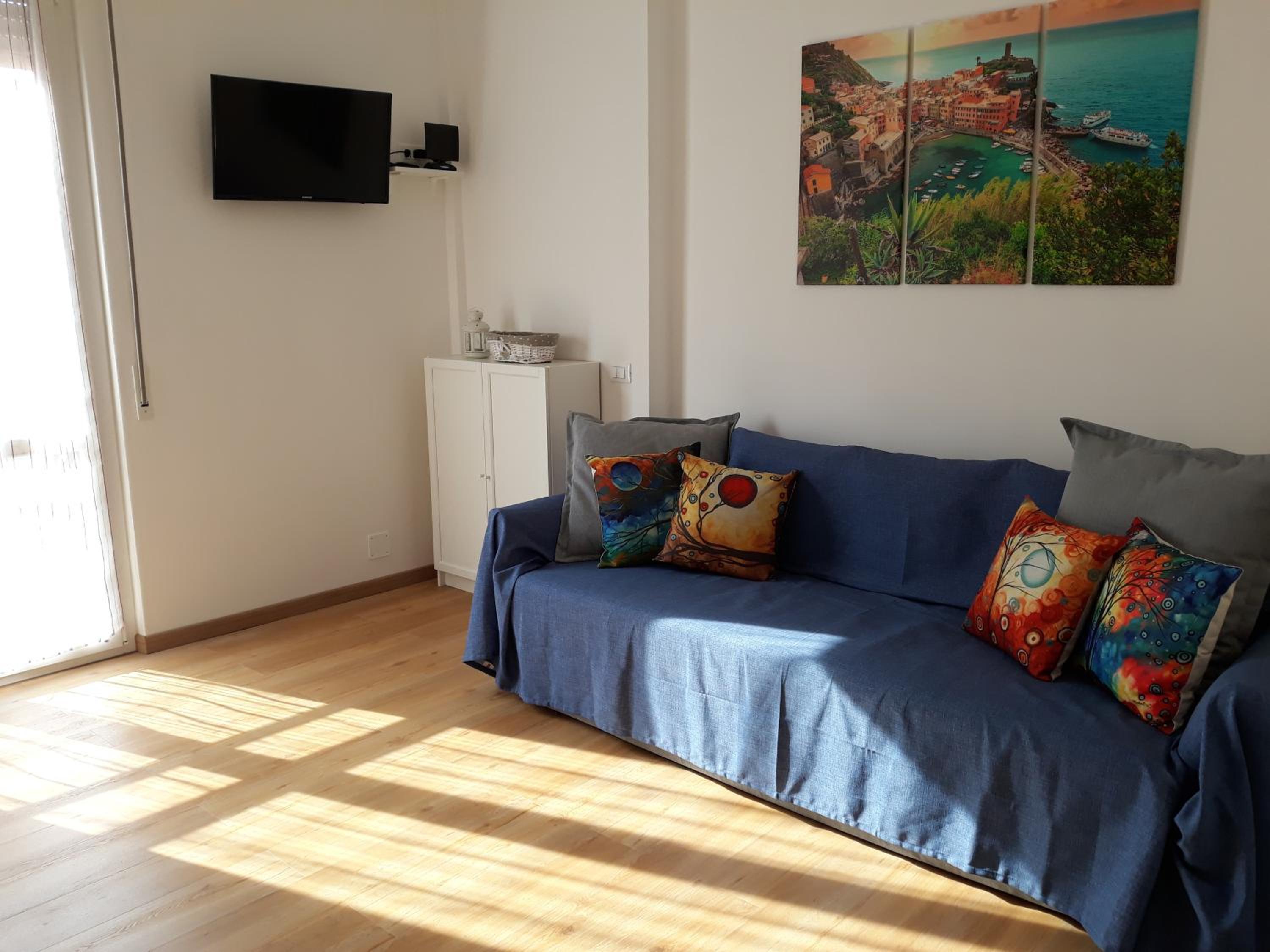 One-Bedroom Apartment photo 1