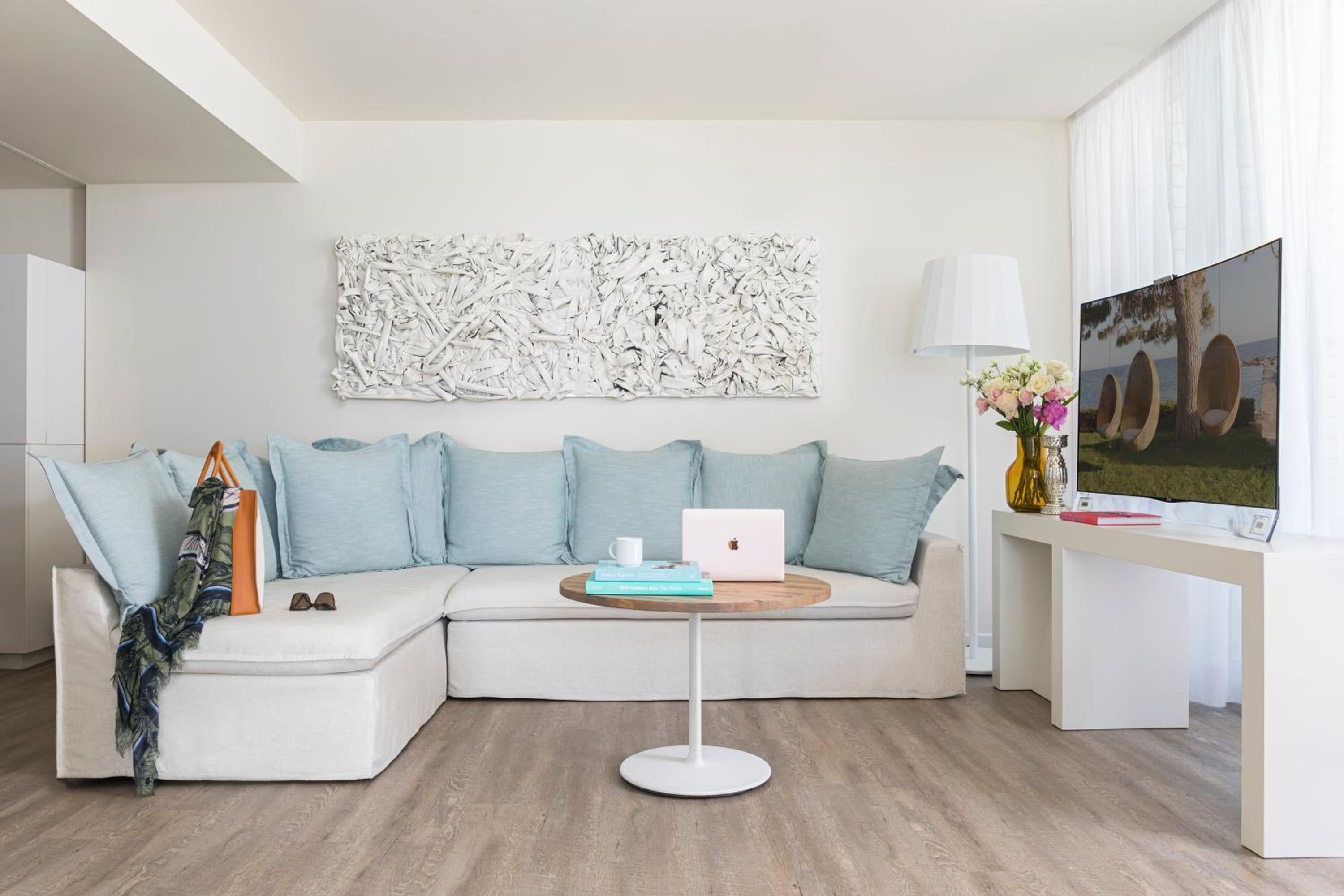 3 Bedrooms Ultimate ME + Suite with Private Pool and Sea View (2adt + 4chd)