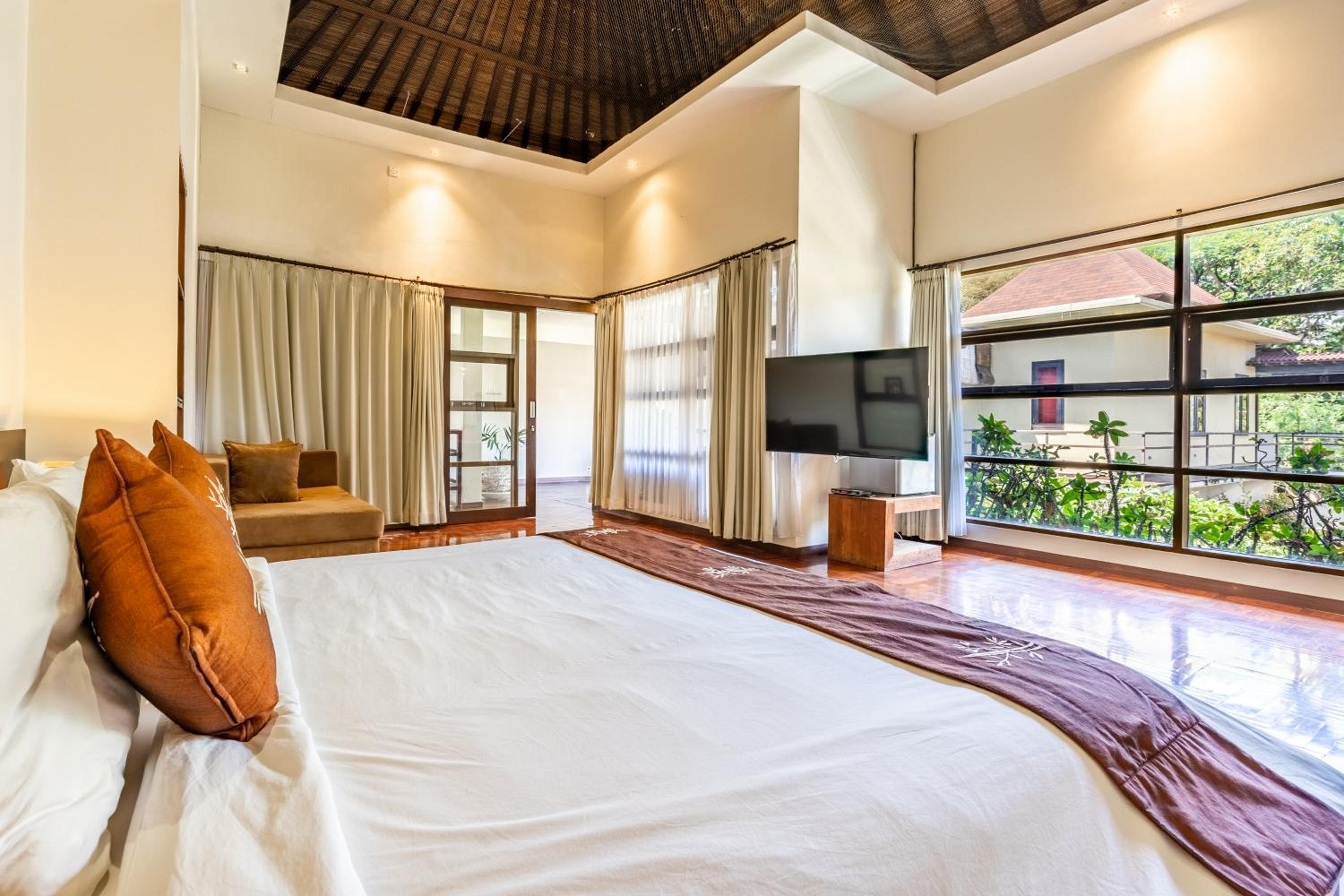 Three-Bedroom Villa - Photo 36