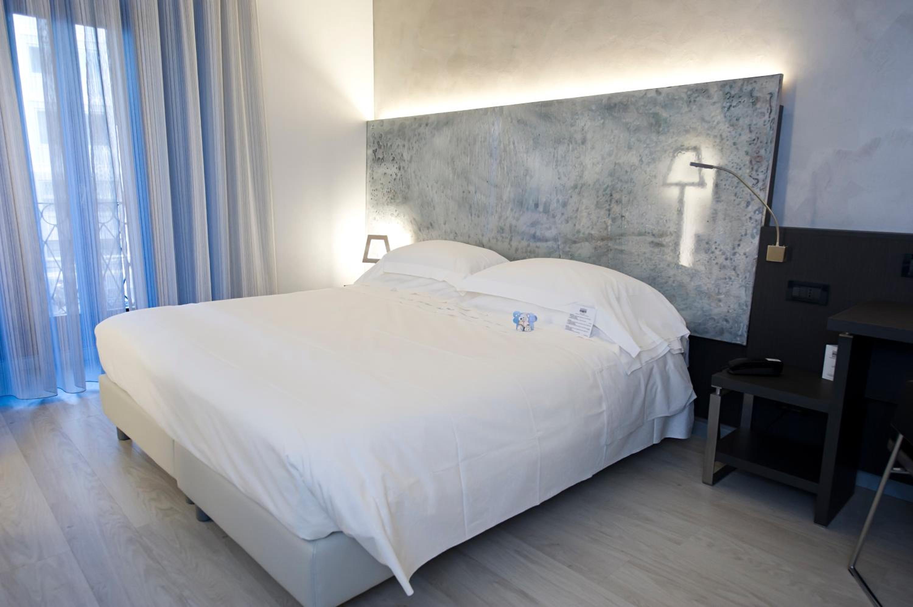 Superior Double or Twin Room - Photo 11