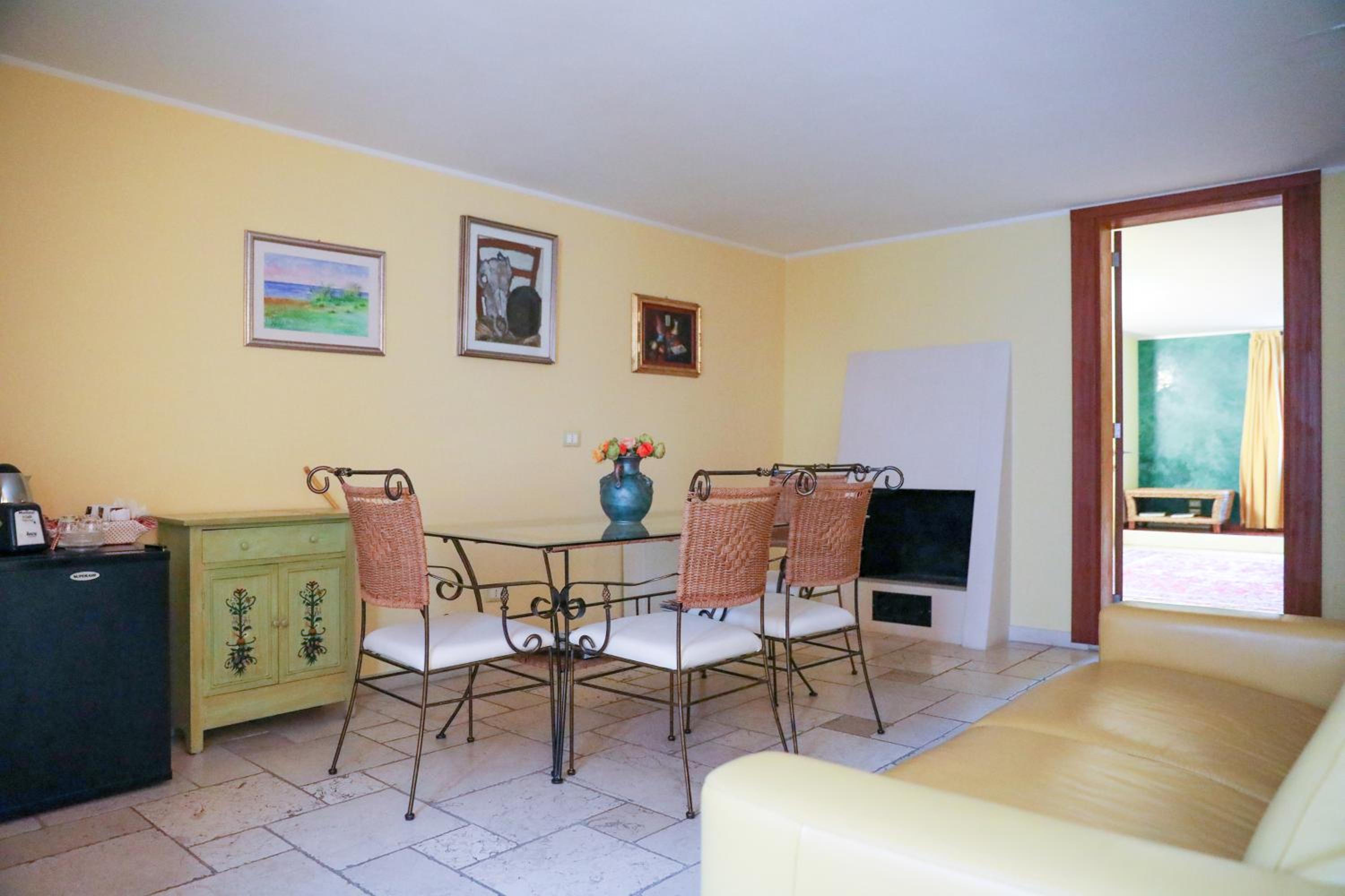 Suite with Spa Access photo 3