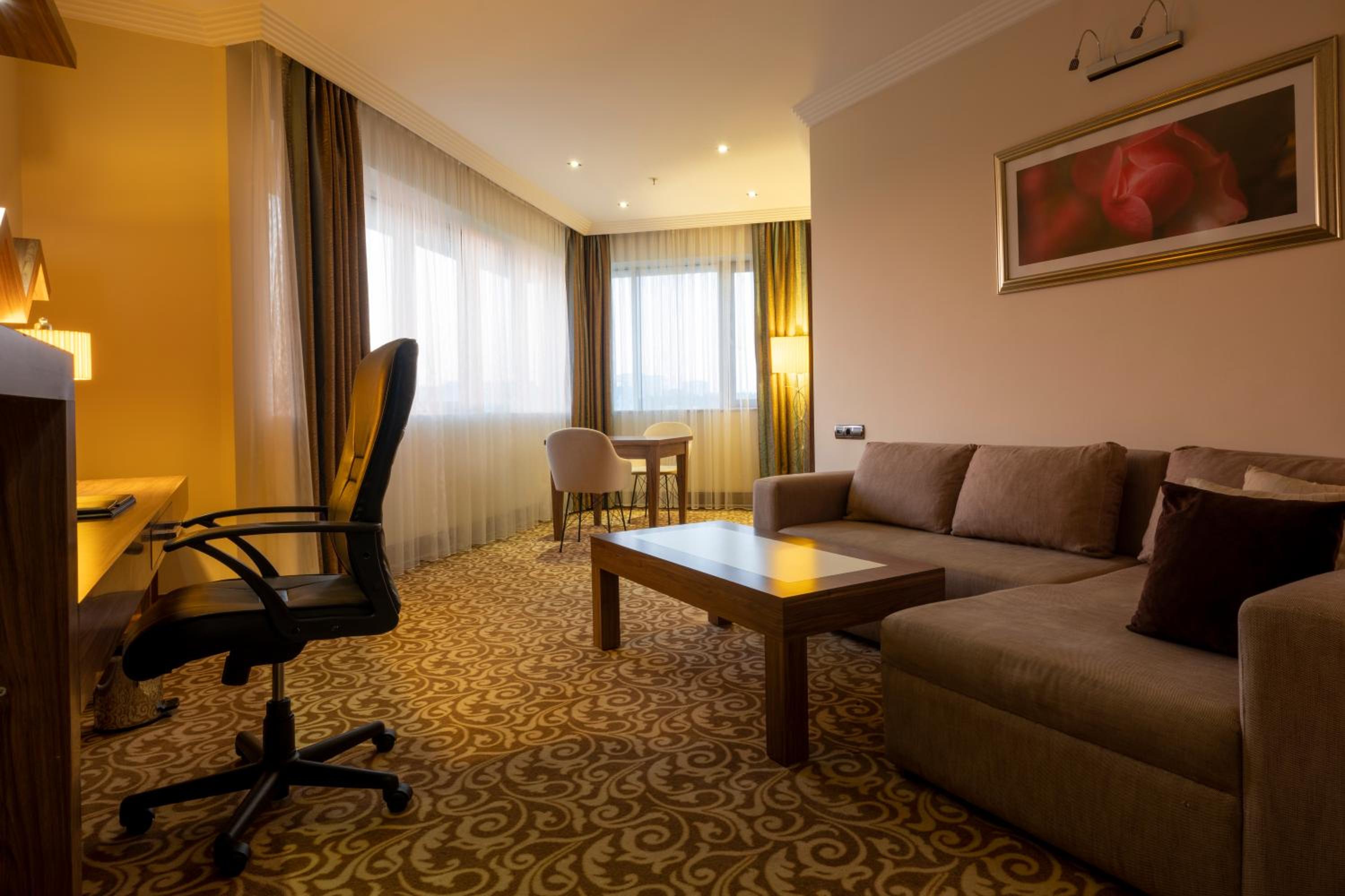 Deluxe Suite