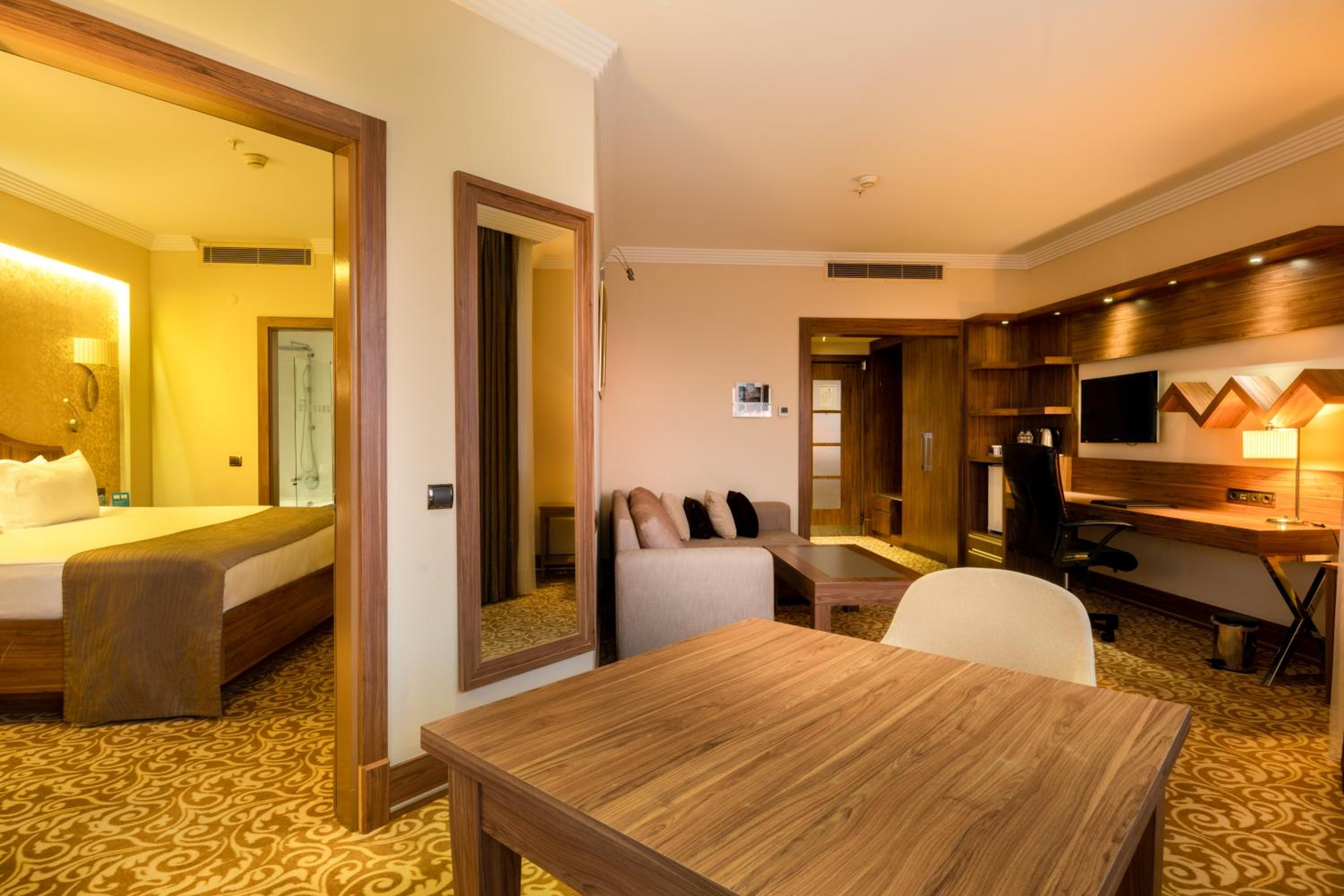 Deluxe Suite