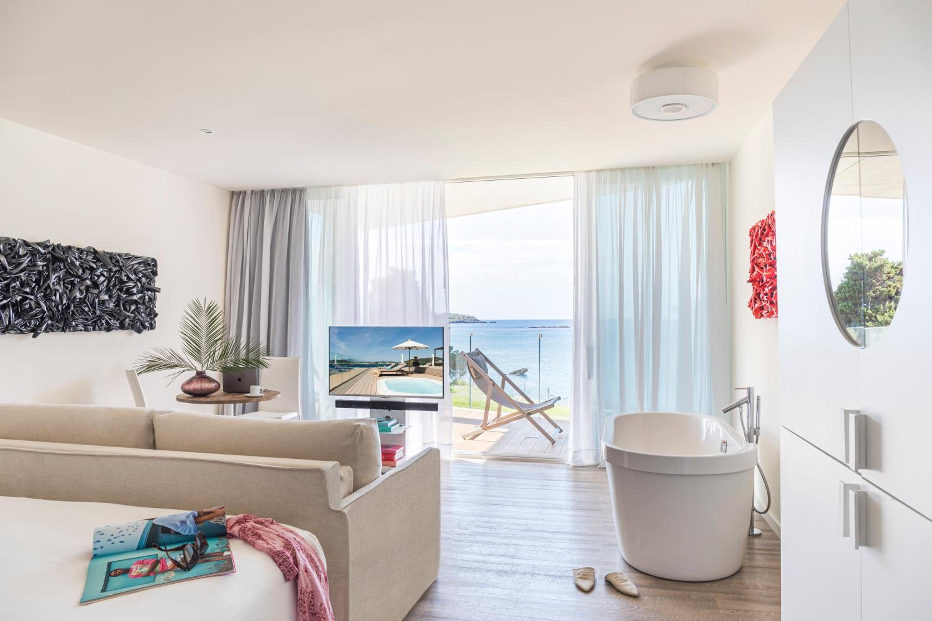 Extra ME+ Junior Suite with Sea View