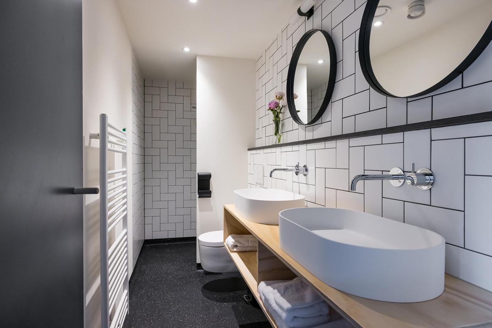 Junior Suite with Balcony - Photo 2