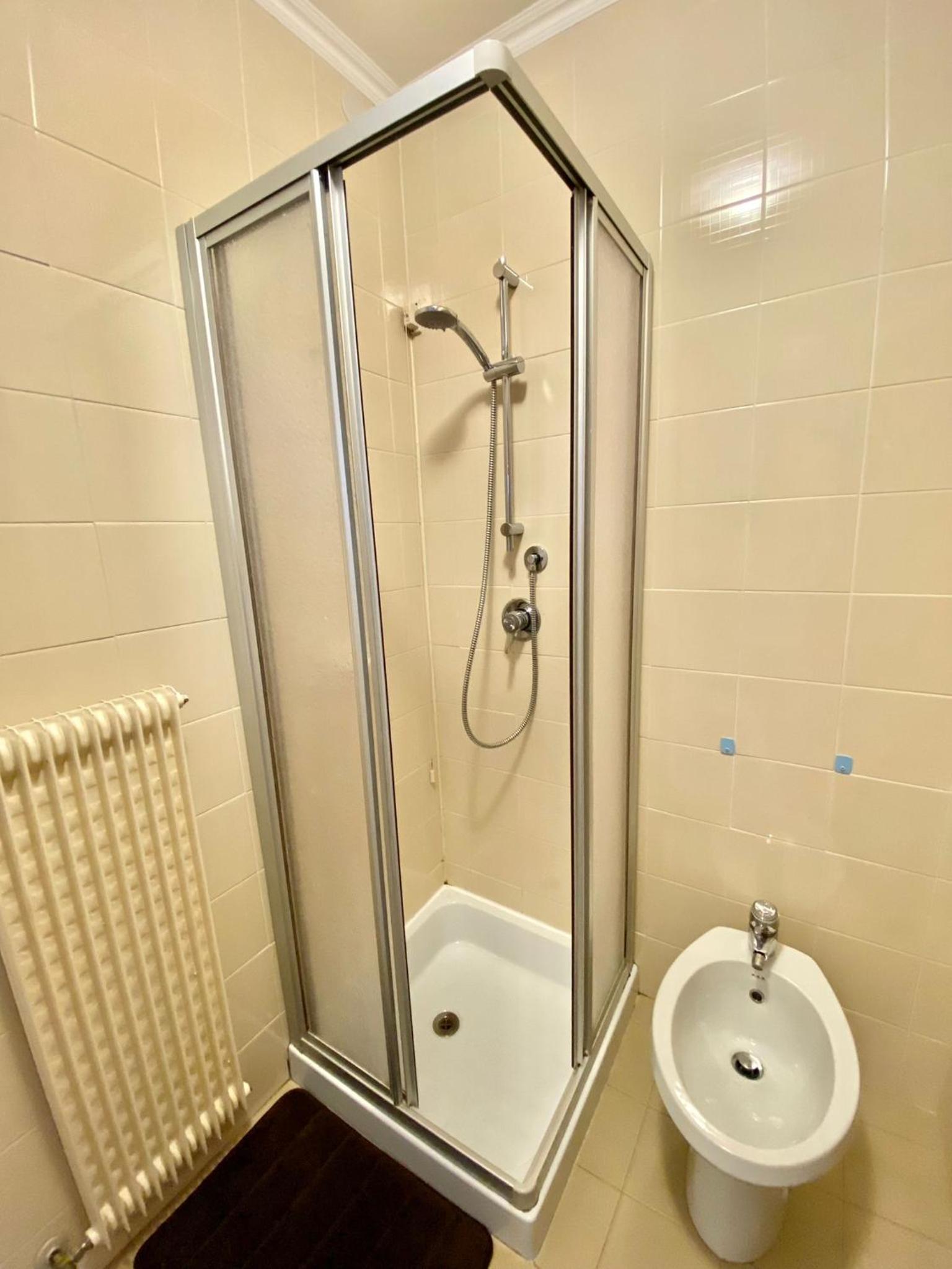 Budget Double Room - Photo 5