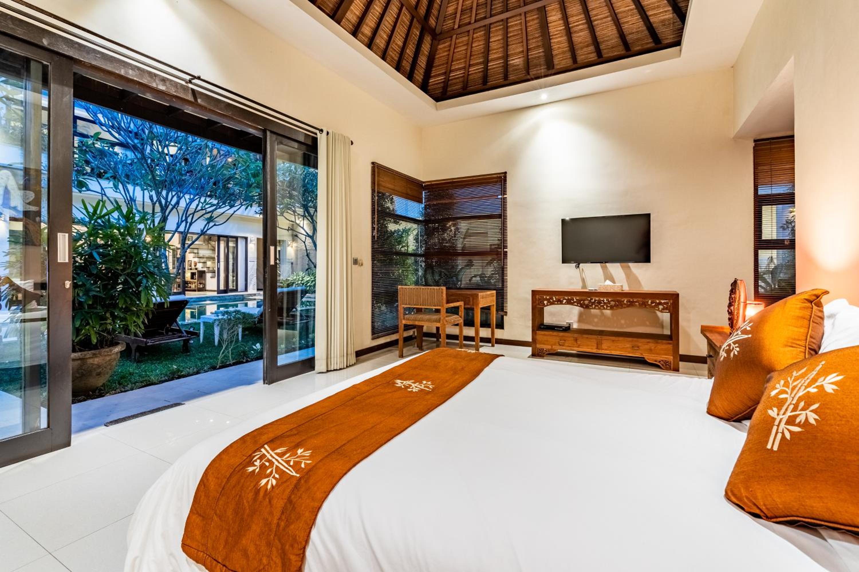Three-Bedroom Villa - Photo 18