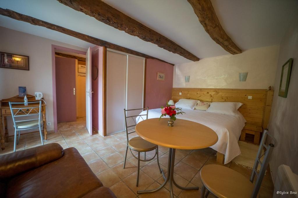 Double Room with Garden View - Photo 2