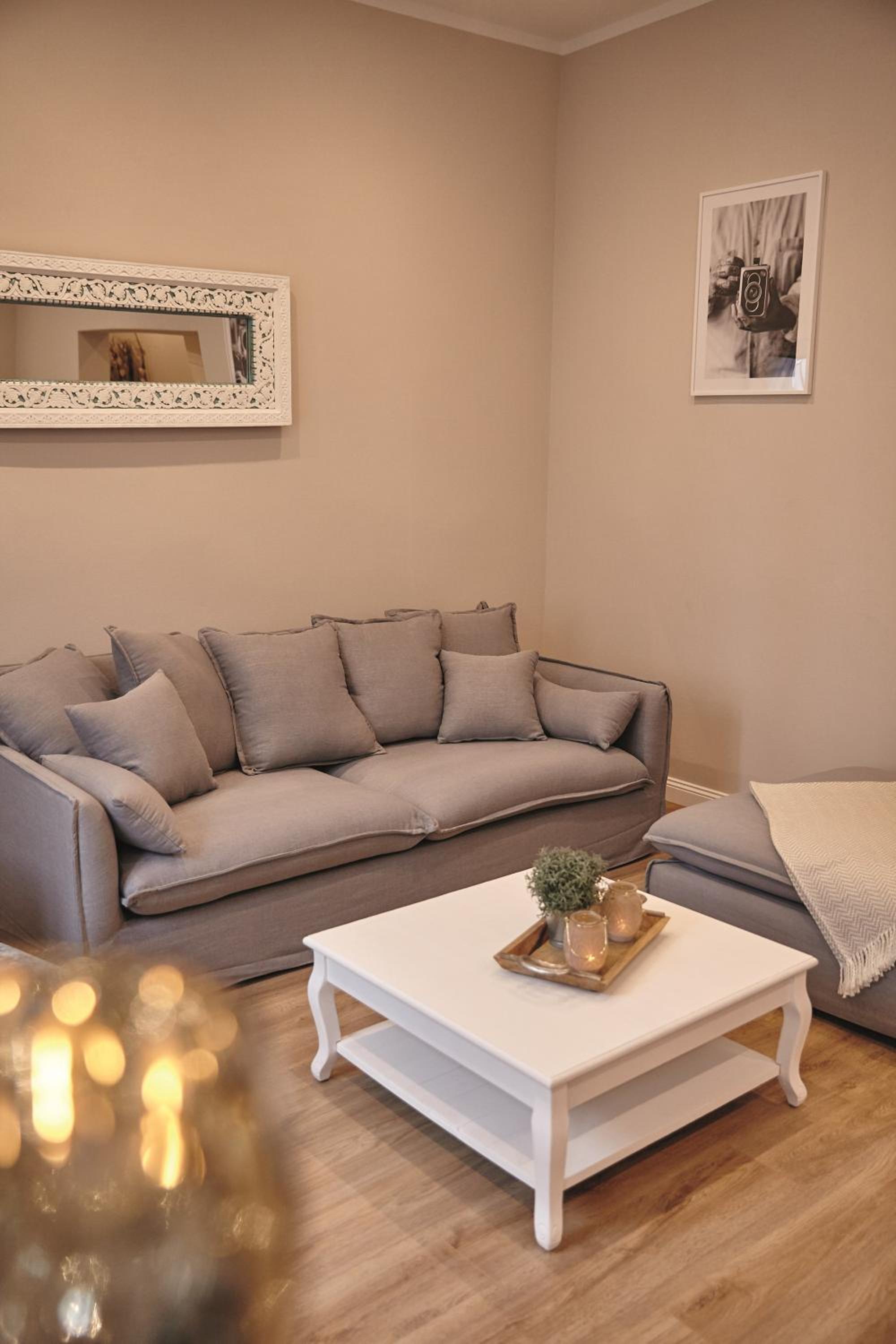 Deluxe One-Bedroom Apartment with City View photo 2