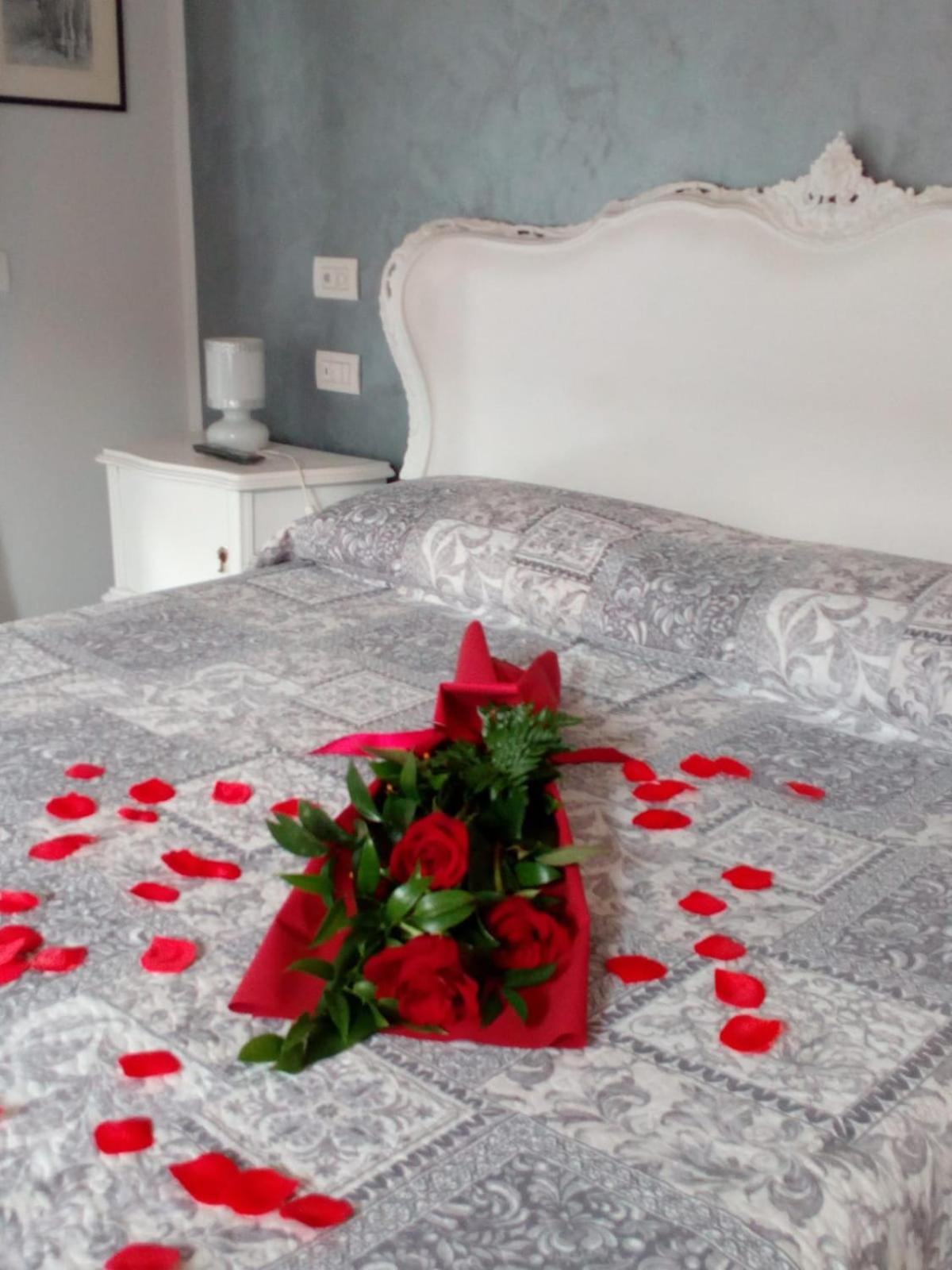 Large Double Room photo 1