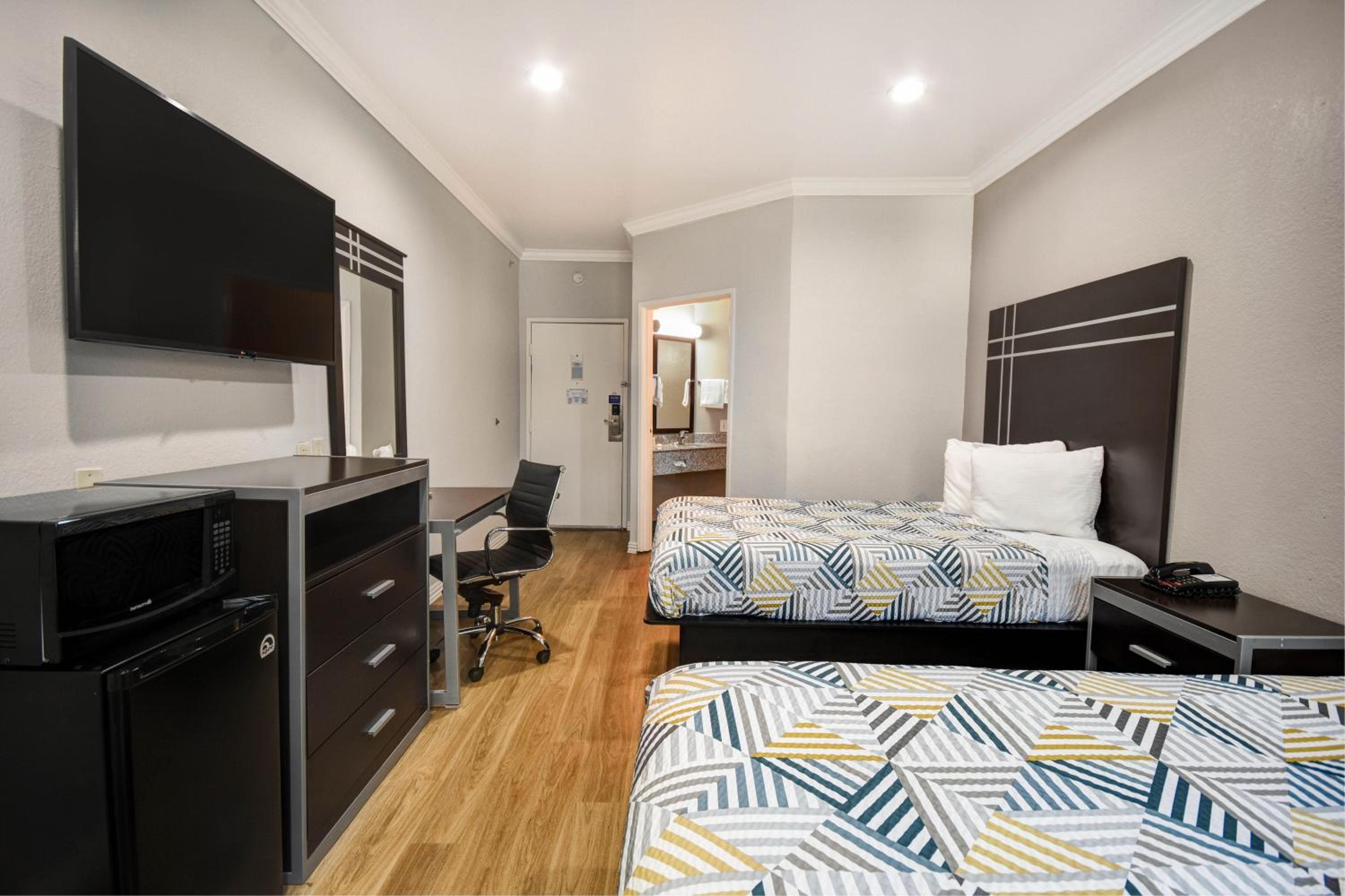 Deluxe Room with Two Full Bed - Non-Smoking