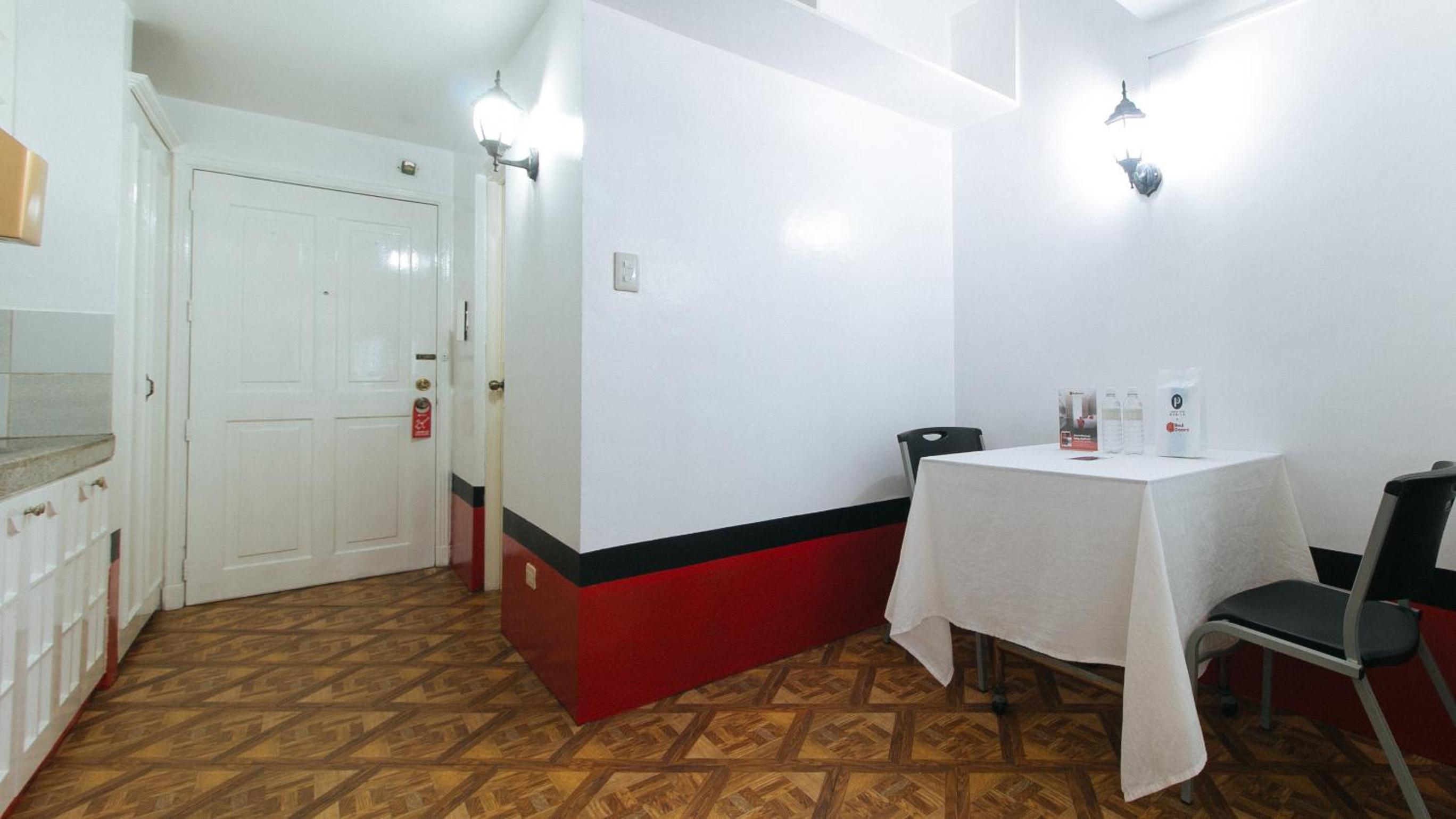 Standard Double Room - Photo 9