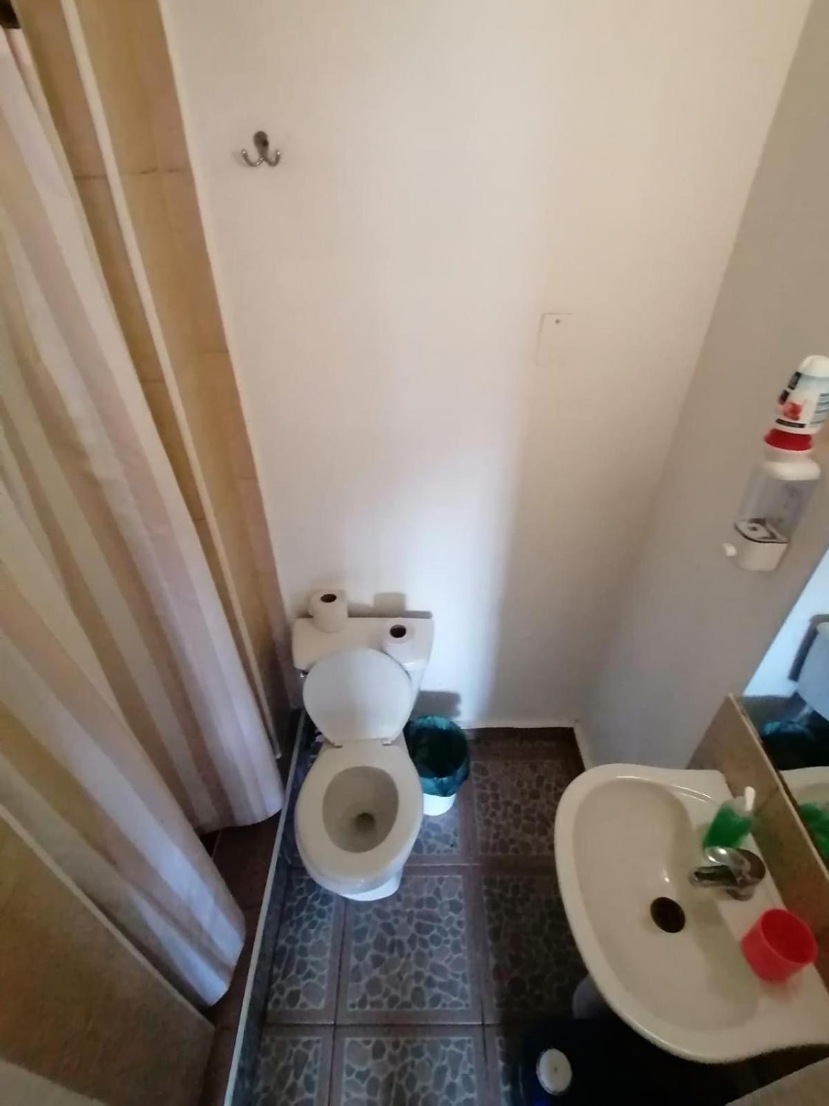 Family Room with Private Bathroom photo 2
