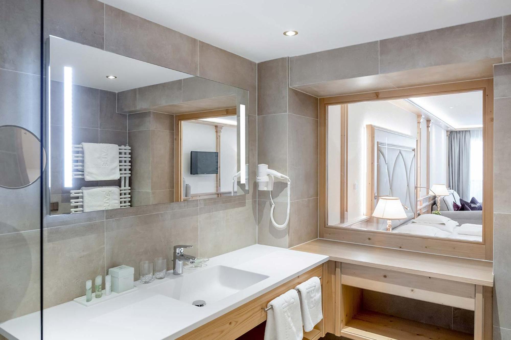 Junior Suite with Balcony photo 3