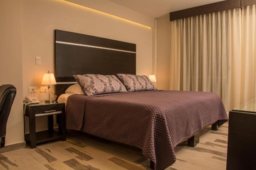 Deluxe King Room