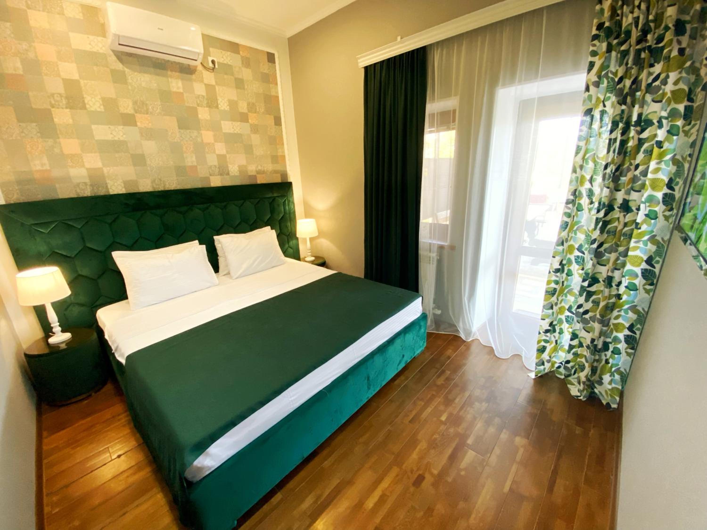 Deluxe Double Room - Photo 9