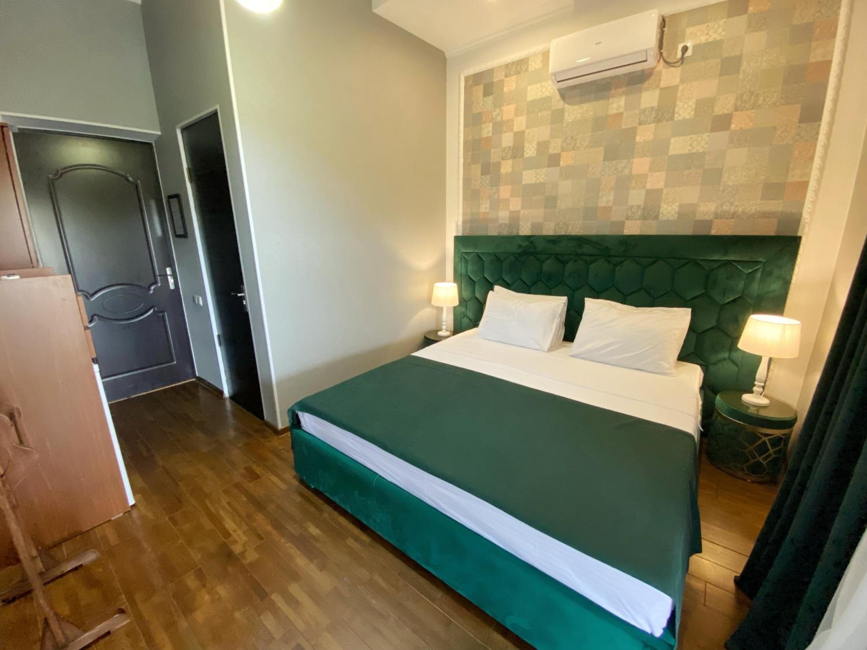 Deluxe Double Room - Photo 10