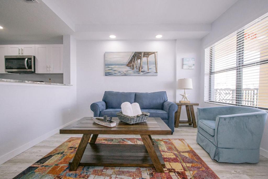 Deluxe King Suite photo 2