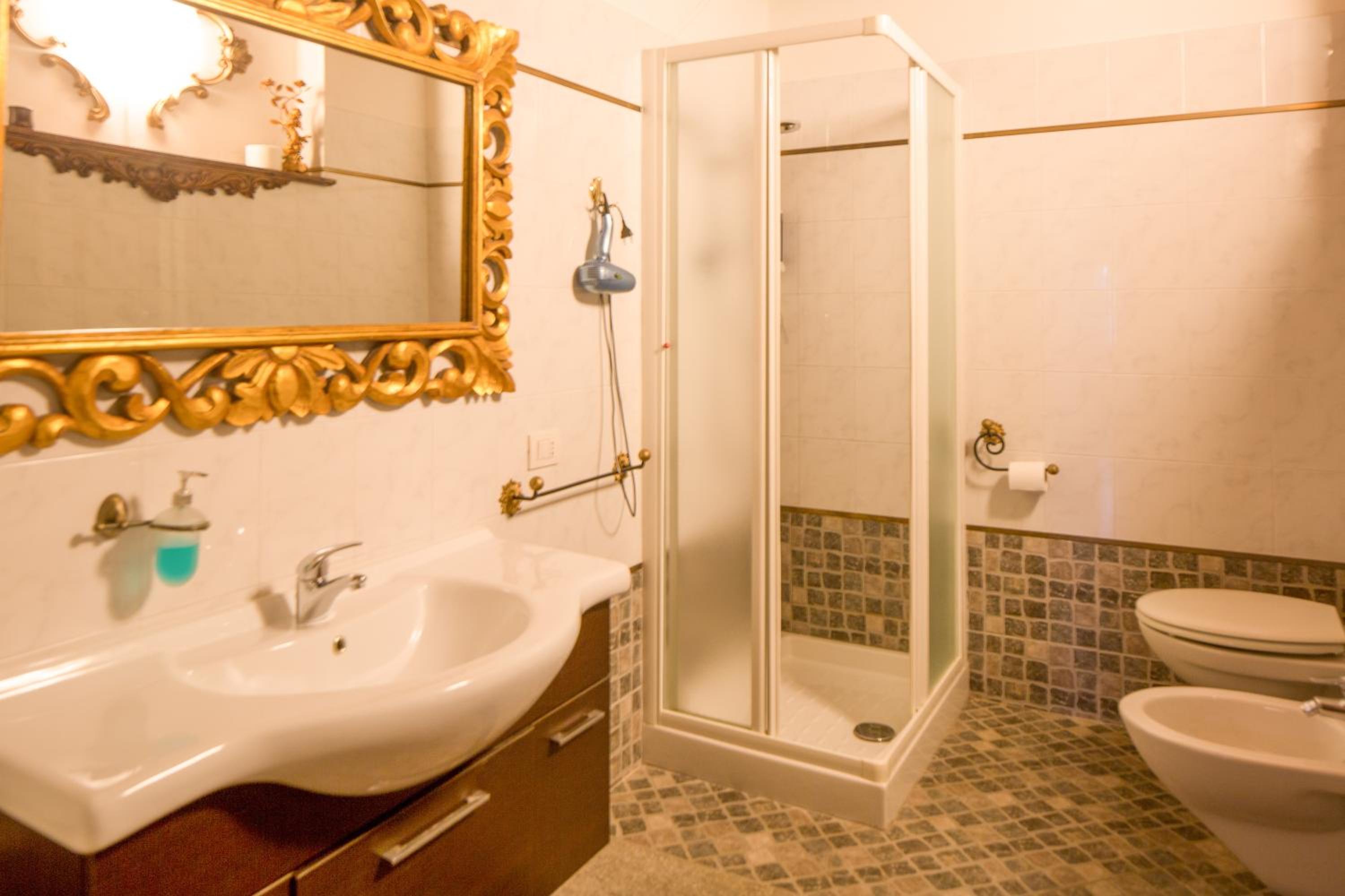 Superior Quadruple Room - Photo 2