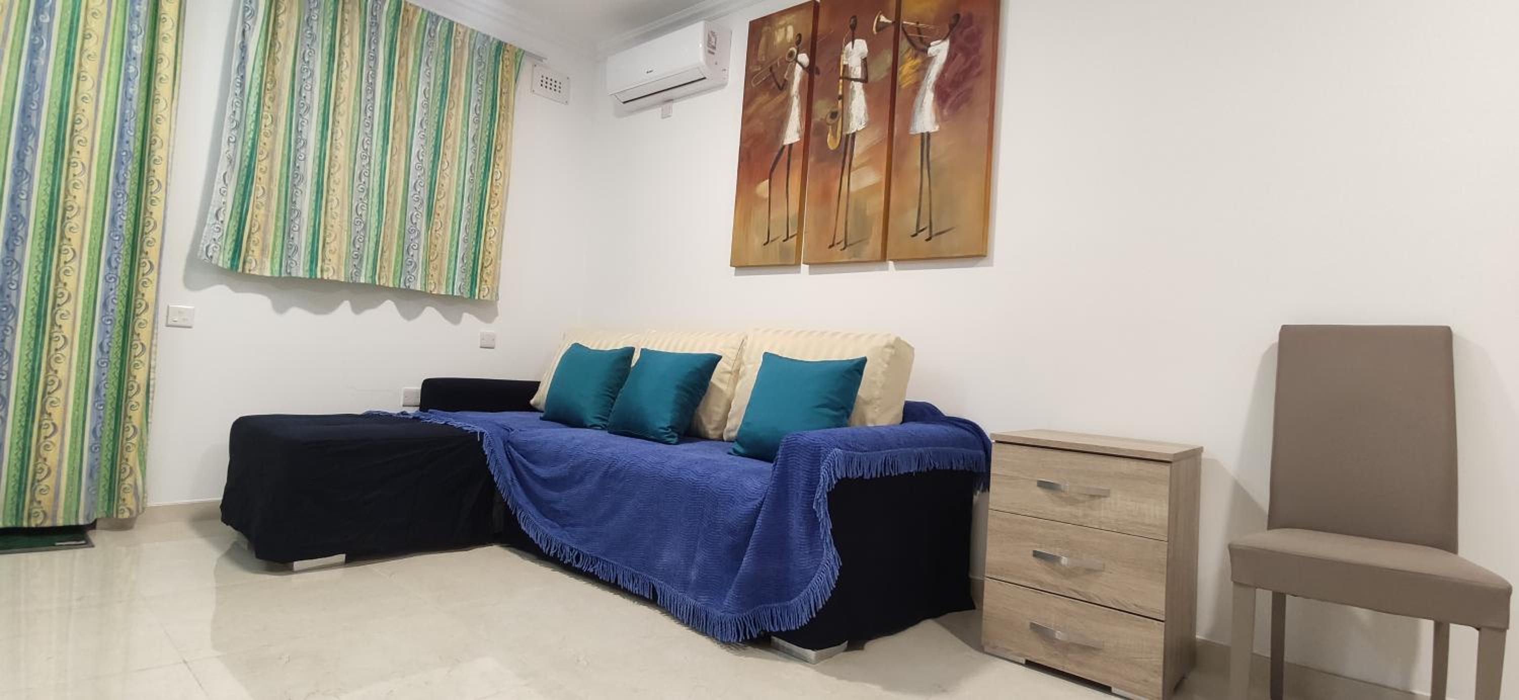 One-Bedroom Apartment - Photo 3