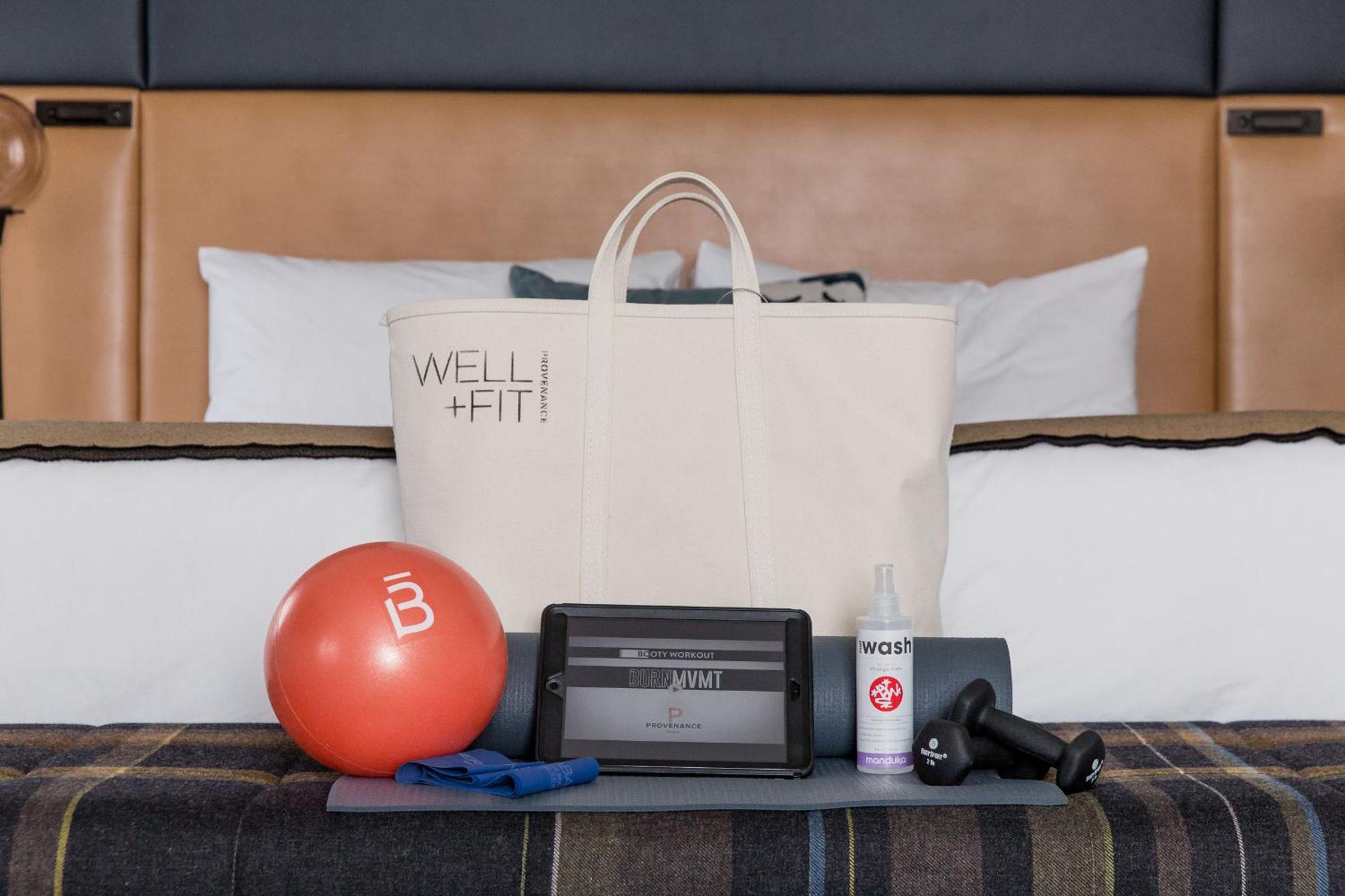 Deluxe King Room - Photo 6