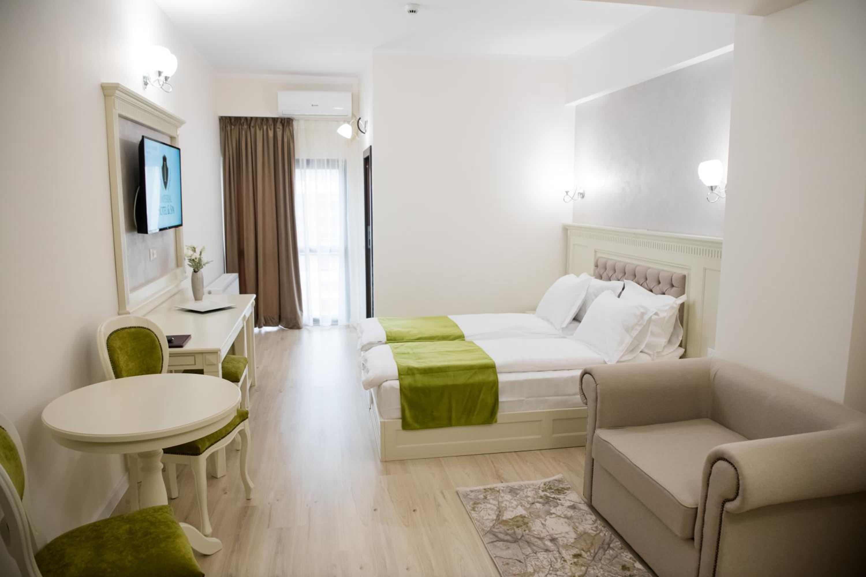 Superior King Room - Photo 1